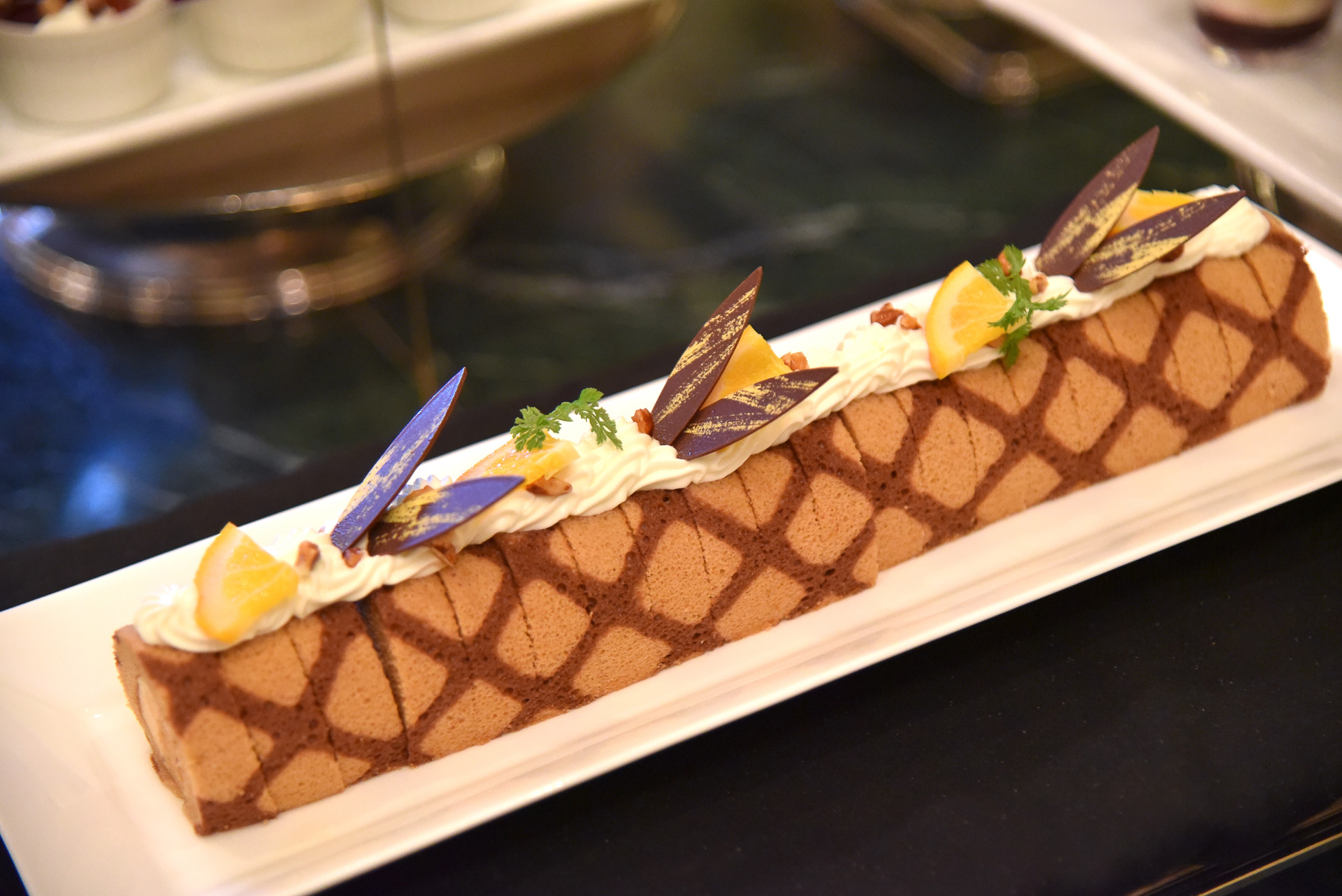 たっぷりの甘さが◎「キャラメルアーモンドロールケーキ」