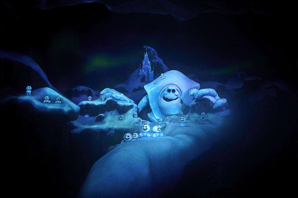 香港ディズニーランド・新アトラクションの場面写真を公開。アナや