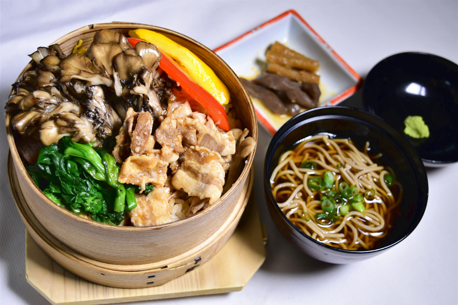 上州麦豚わっぱ飯 ミニ蕎麦椀付。味噌汁付（1500円）に変更OK