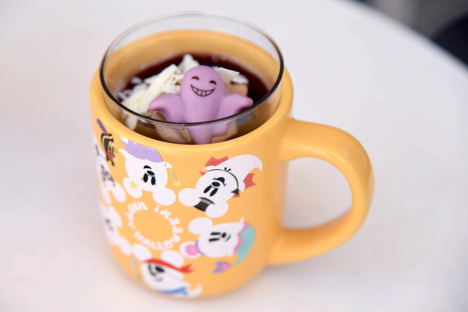 チョコムースの上にゴースト発見！ 「ディズニー・ハロウィーン」は