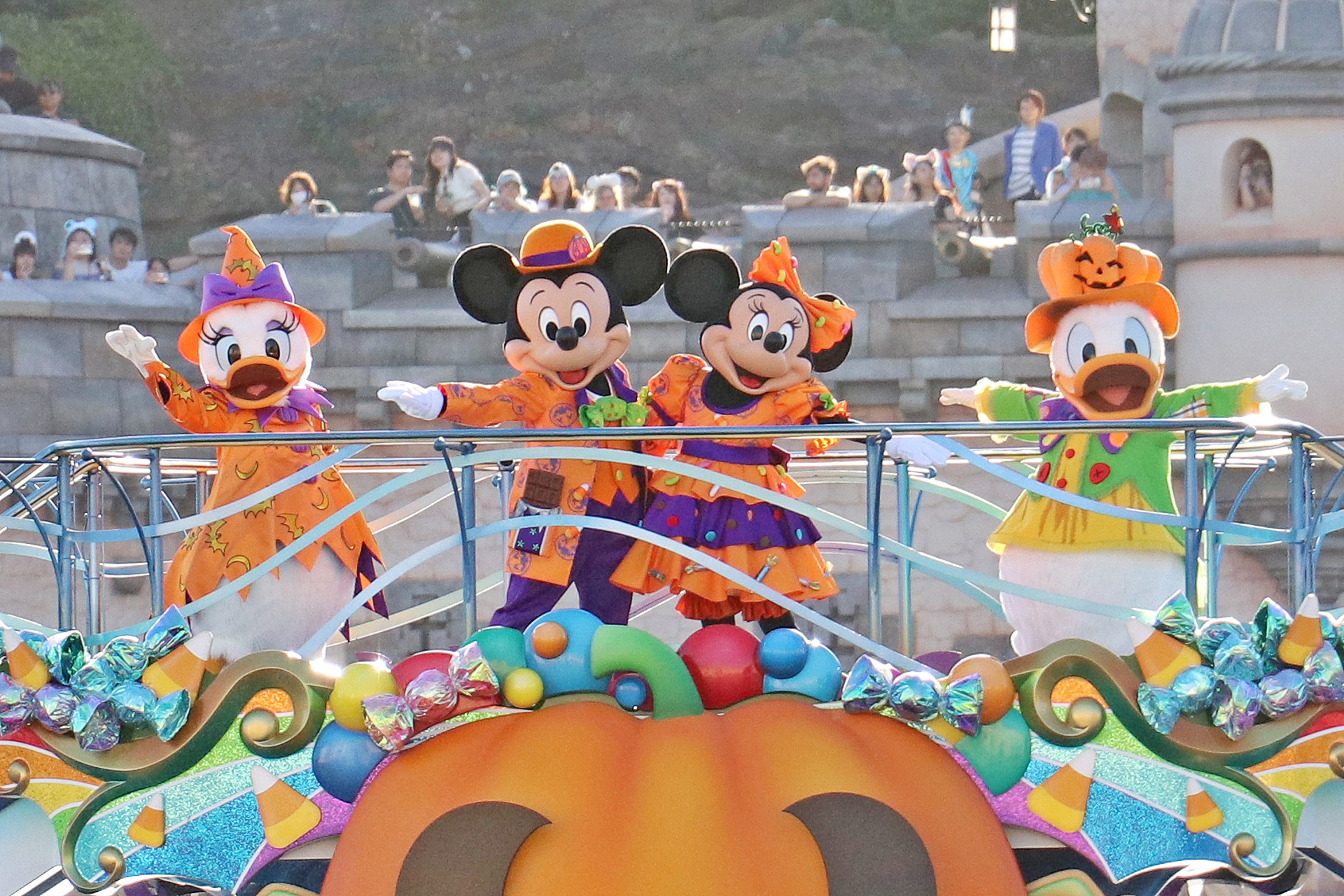 中央に停船し、全員でポーズ