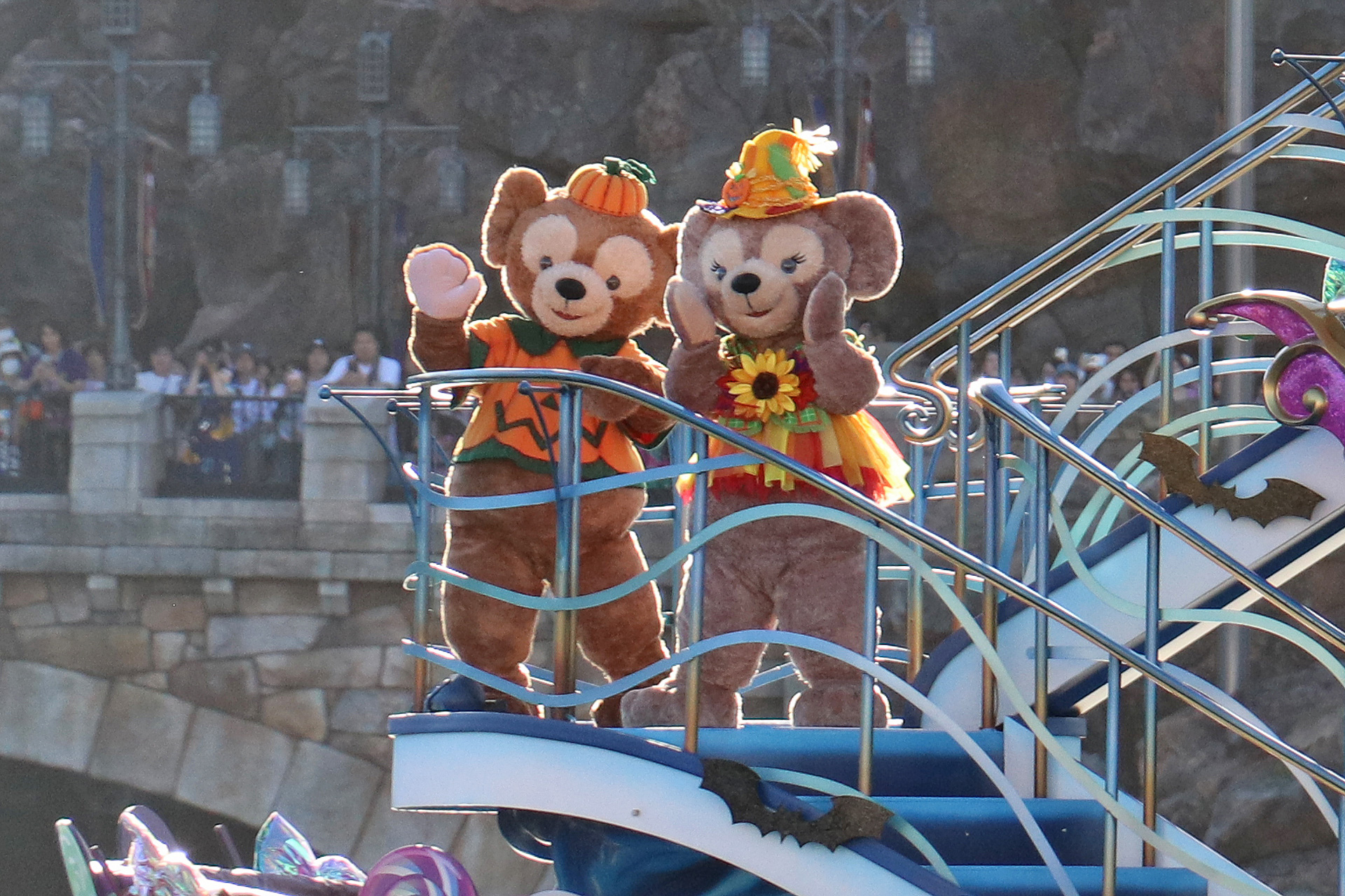 どのキャラクターもダンスが超キュート！　グリーティングを堪能しよう