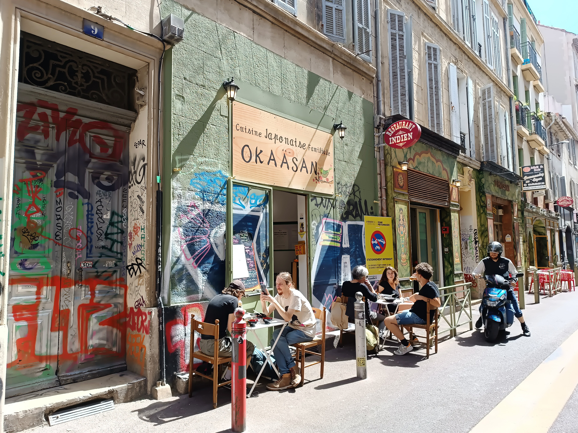 家庭料理を出す和食レストラン「Okaasan」。テイクアウトしてビーチで食べたお弁当は、丁寧に作られていることがよく分かりました