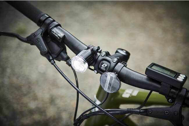 LEDライトをハンドルに装備