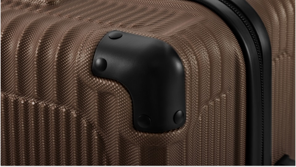 新トラベルブランド「One of.」から軽量・高耐久スーツケース。36Lで