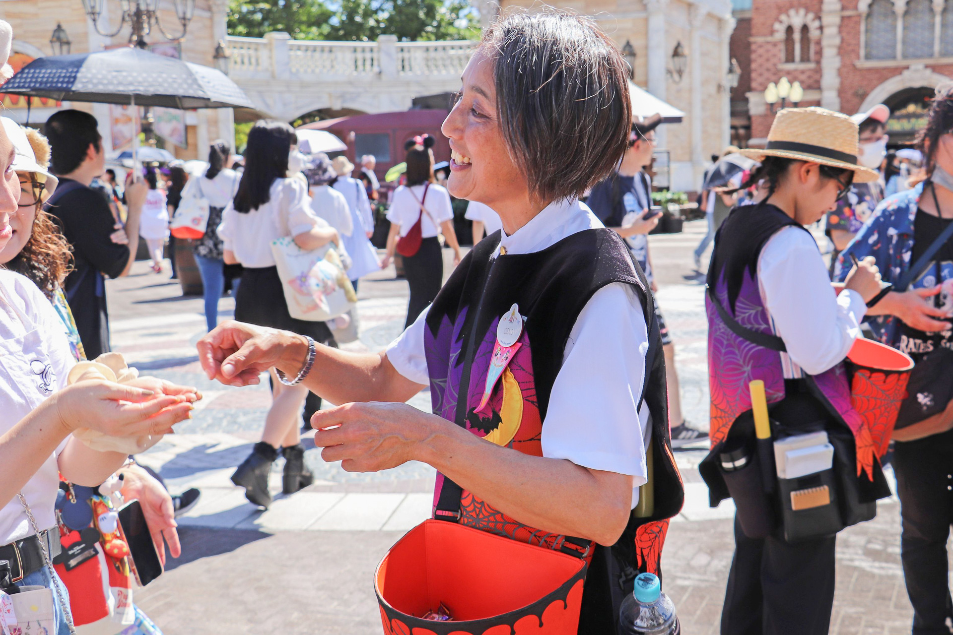 専用のコスチュームを着たキャストに合言葉を言うと、オリジナルキャンディがもらえる