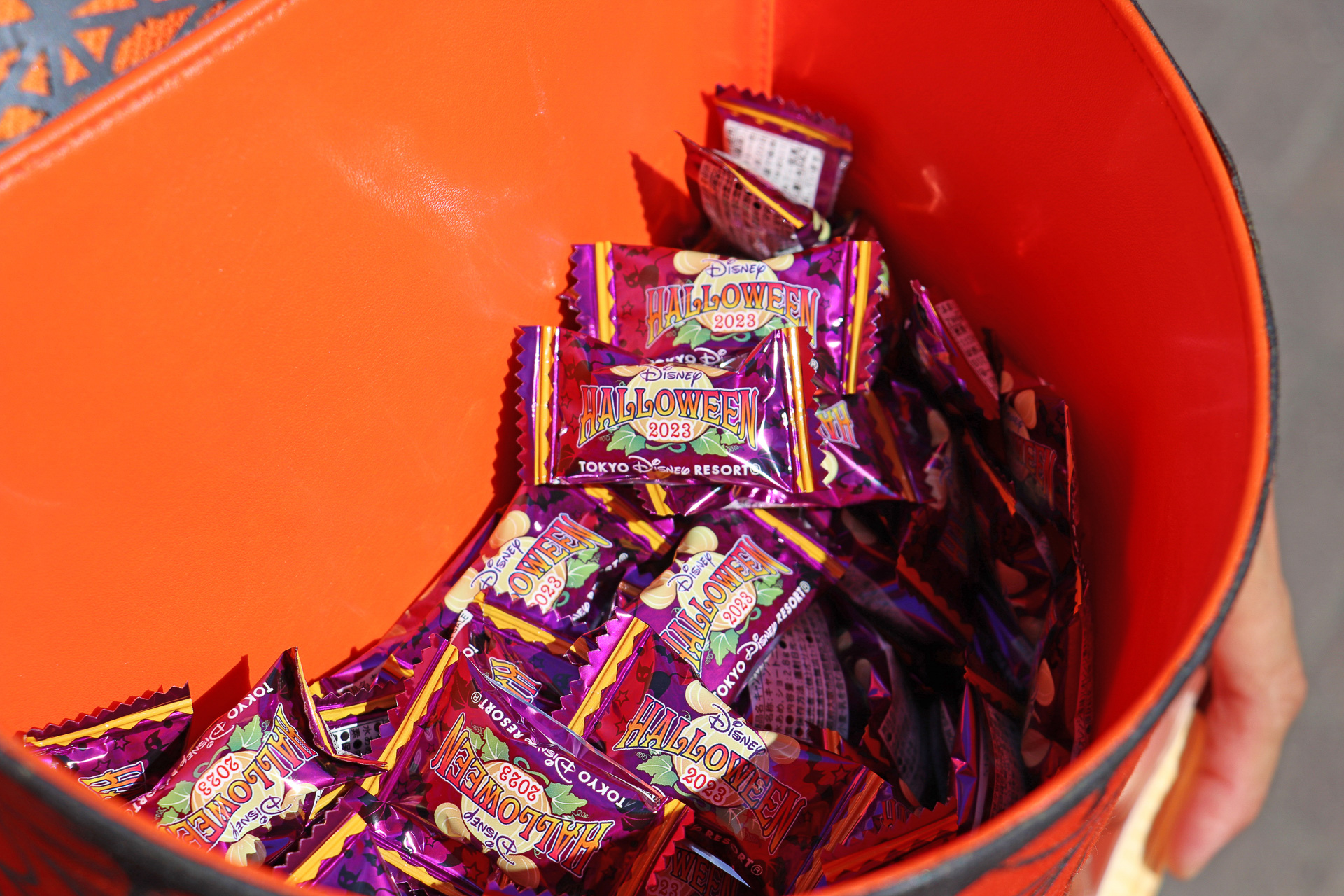 「ディズニー・ハロウィーン」のオリジナルのキャンディで、味はオレンジ