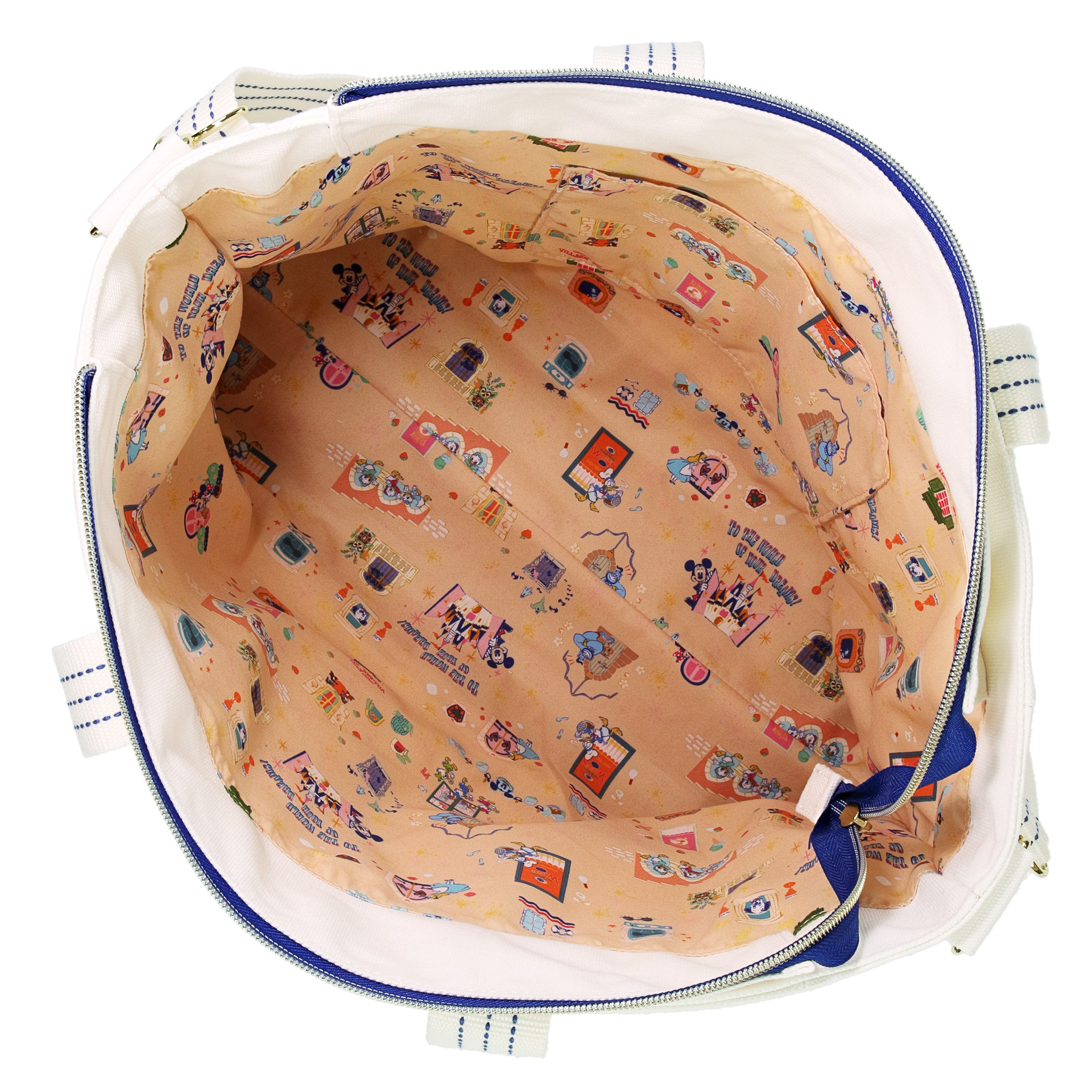 外側に2つ、内側に1つポケットがある。内生地は総柄