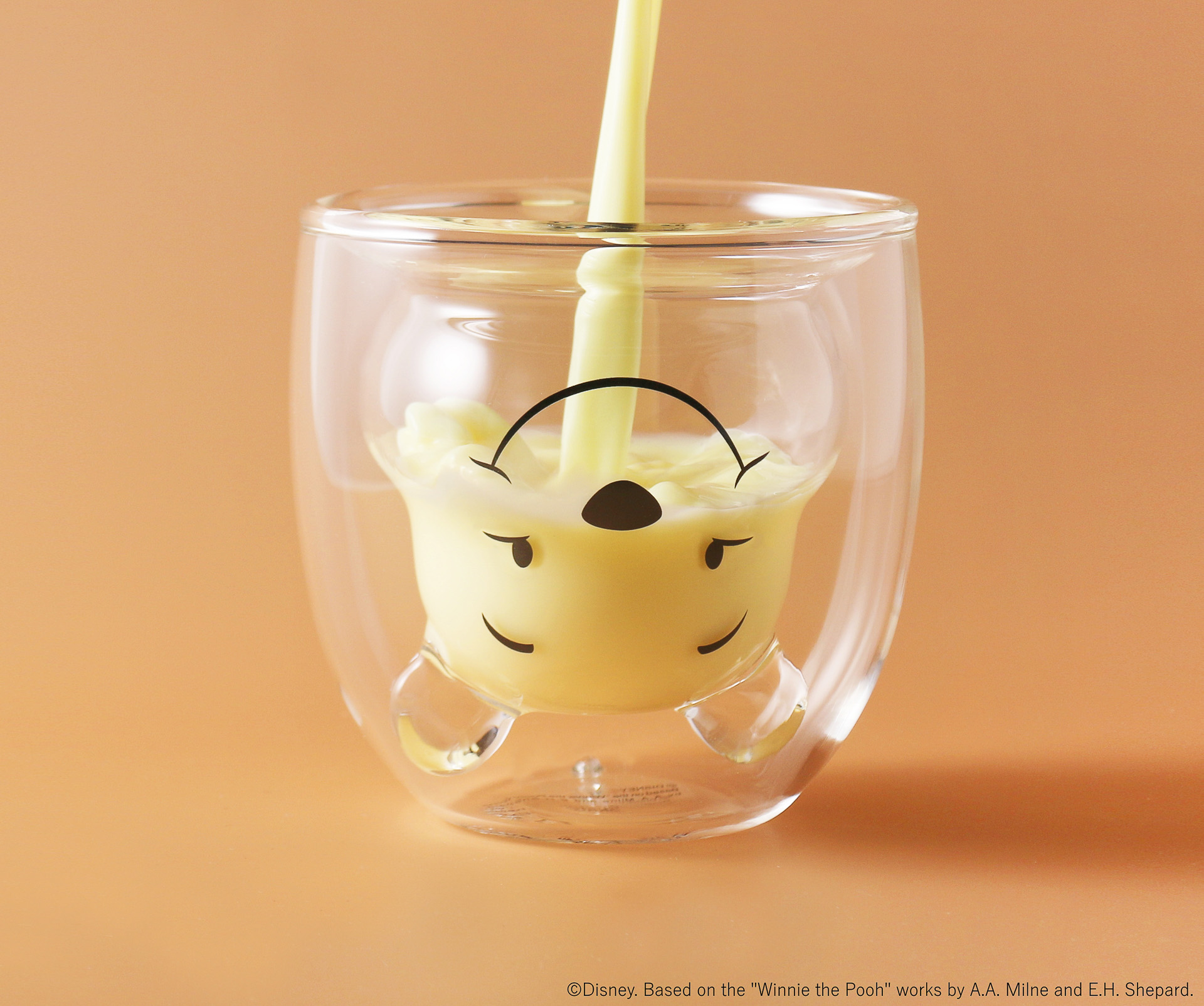 ゆっくりドリンクを注ぐと