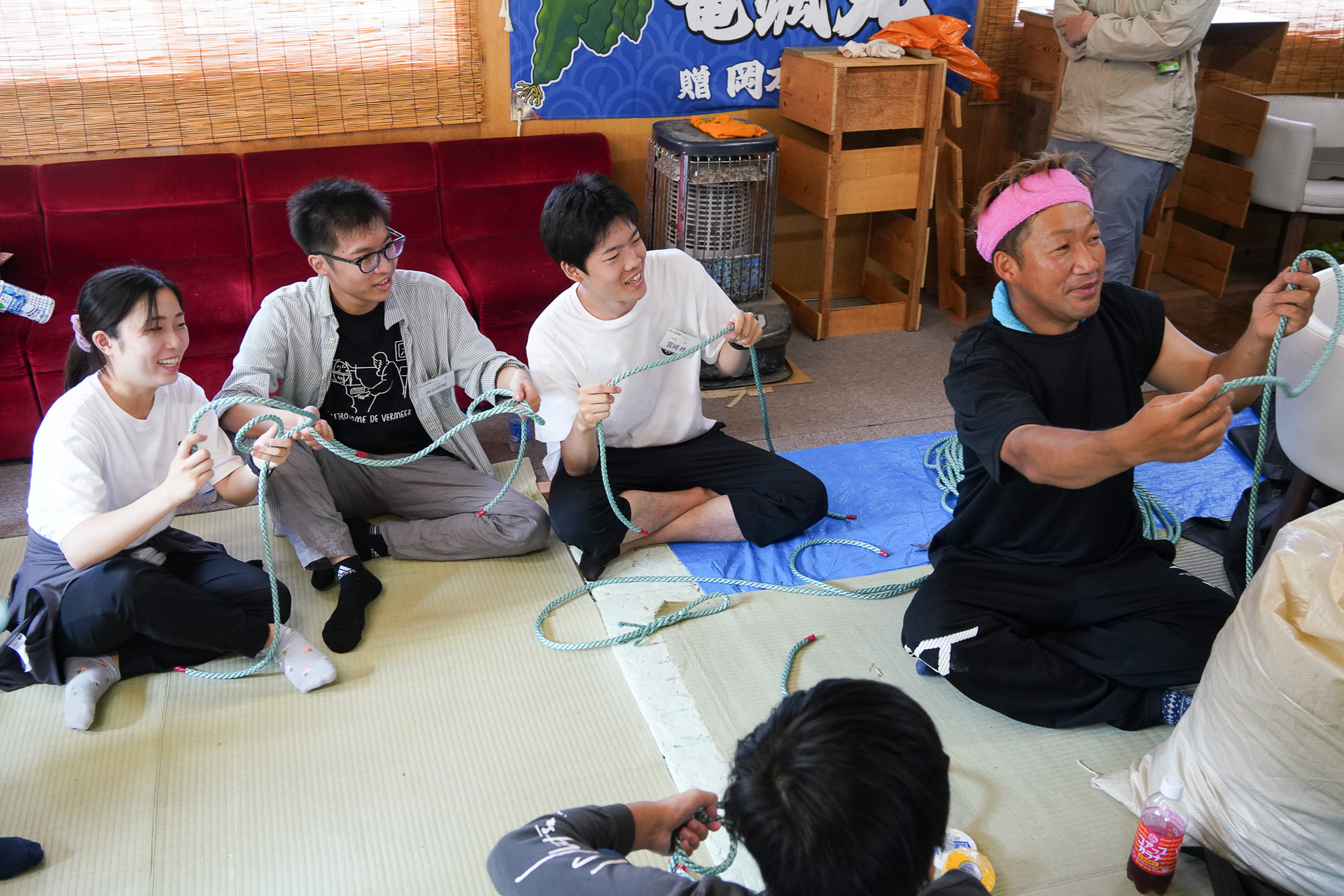 丁寧に結び方を教わるが……