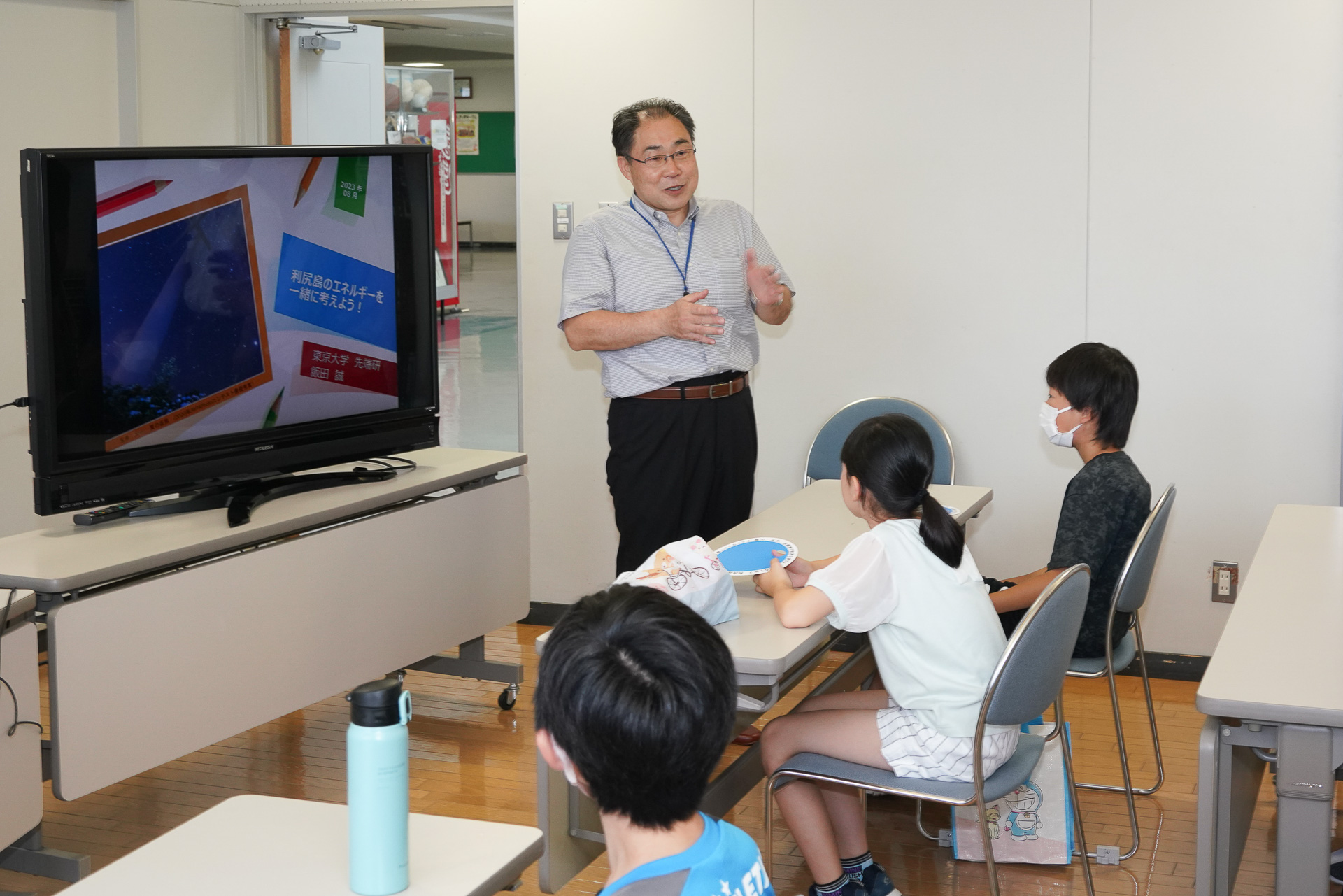 利尻島教育委員会 教育長 宮道信之氏があいさつ