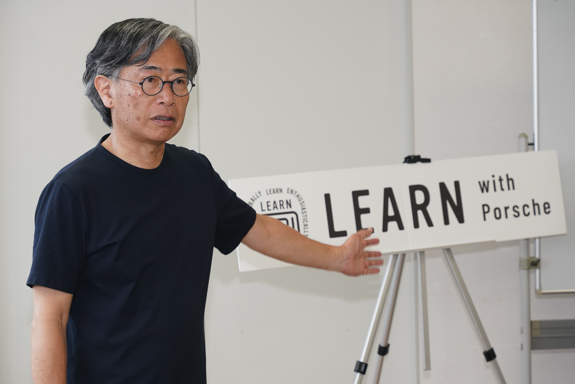 中邑氏が小学生にLEARNについて軽く説明