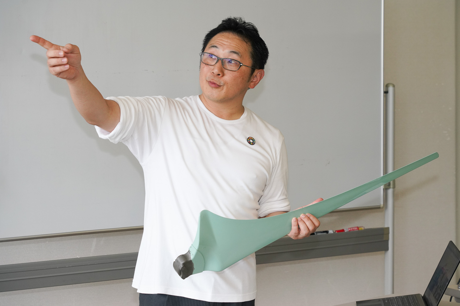 「あそこの小型風力発電機はボクが作ったモノ」