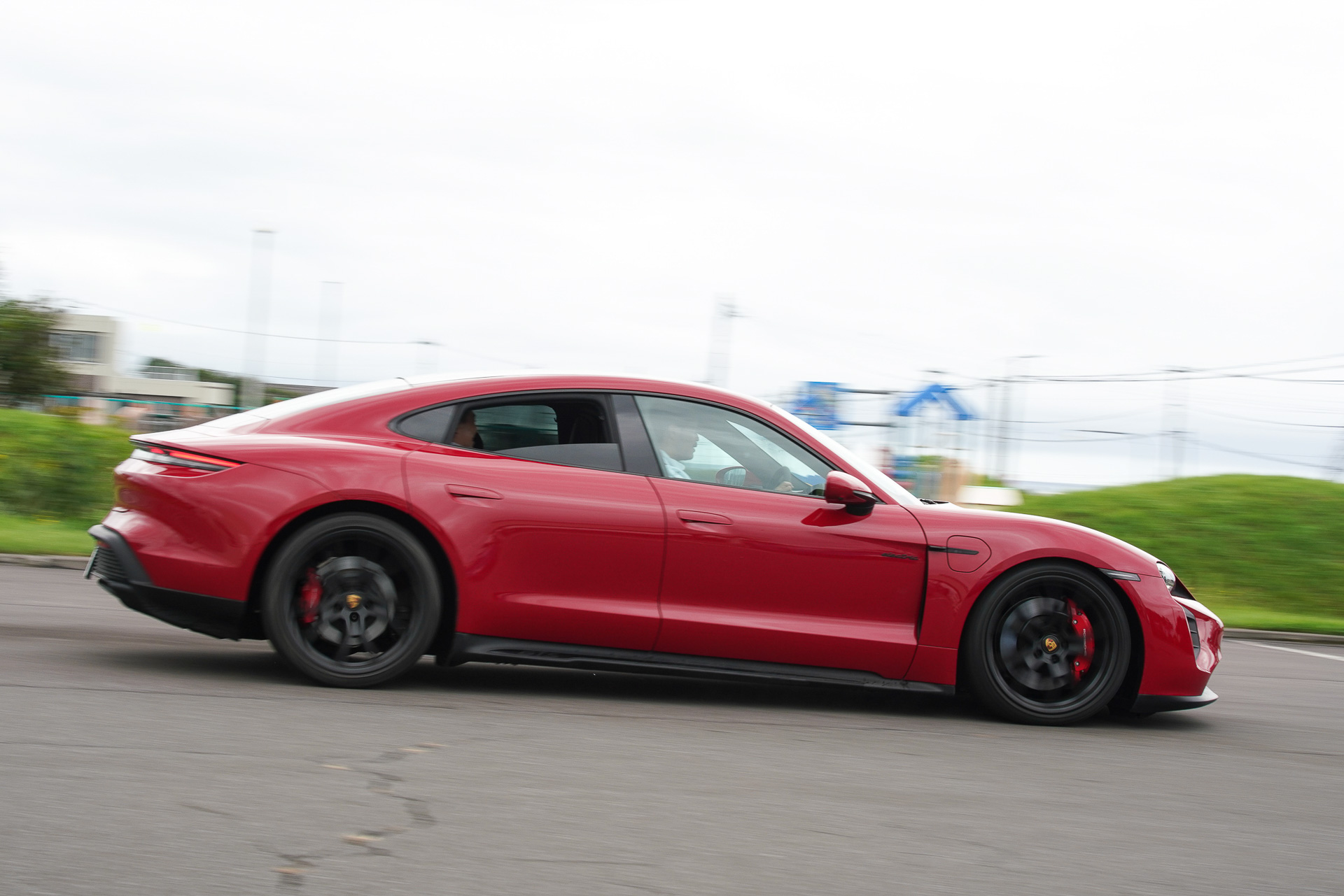 それにしても「タイカンGTS」の加速がスゴイ