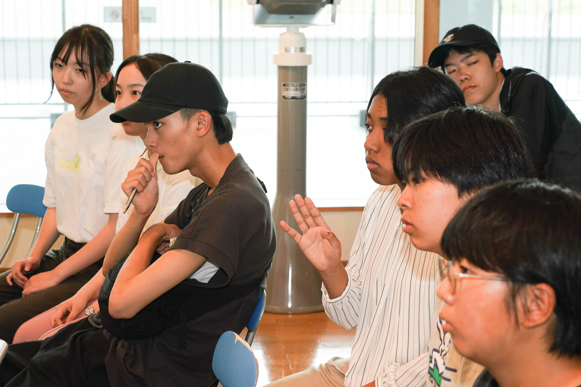 強く自分たちに向けられた言葉に真剣なまなざしになる