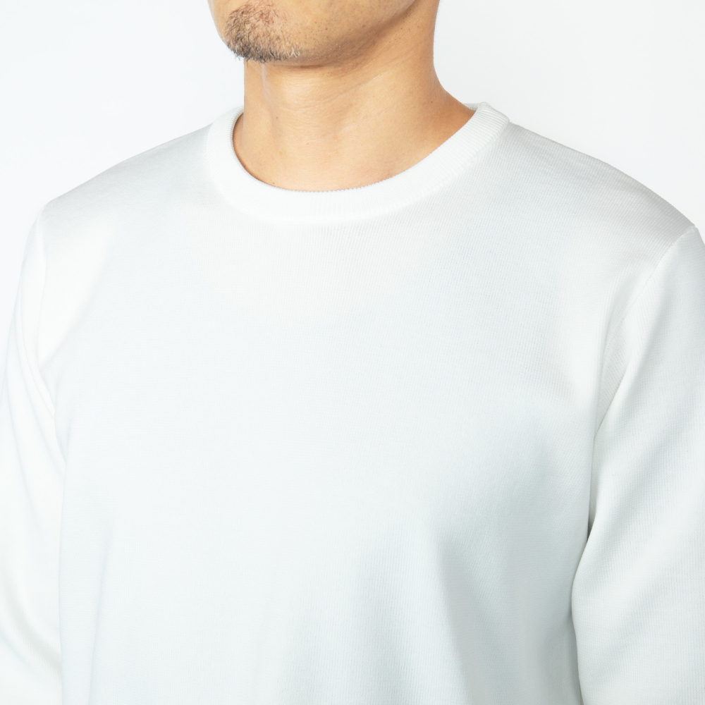 リニューアルされたクルーネック