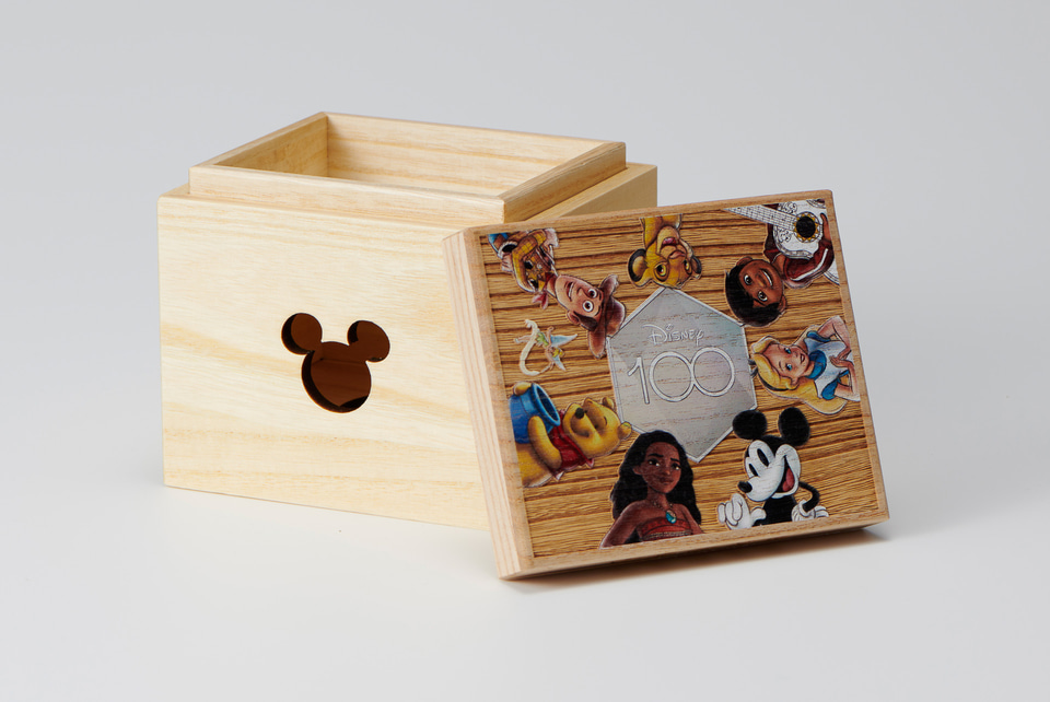 ディズニー100デザイン「焼きのり箱セット」。炭火で温めてパリっと感