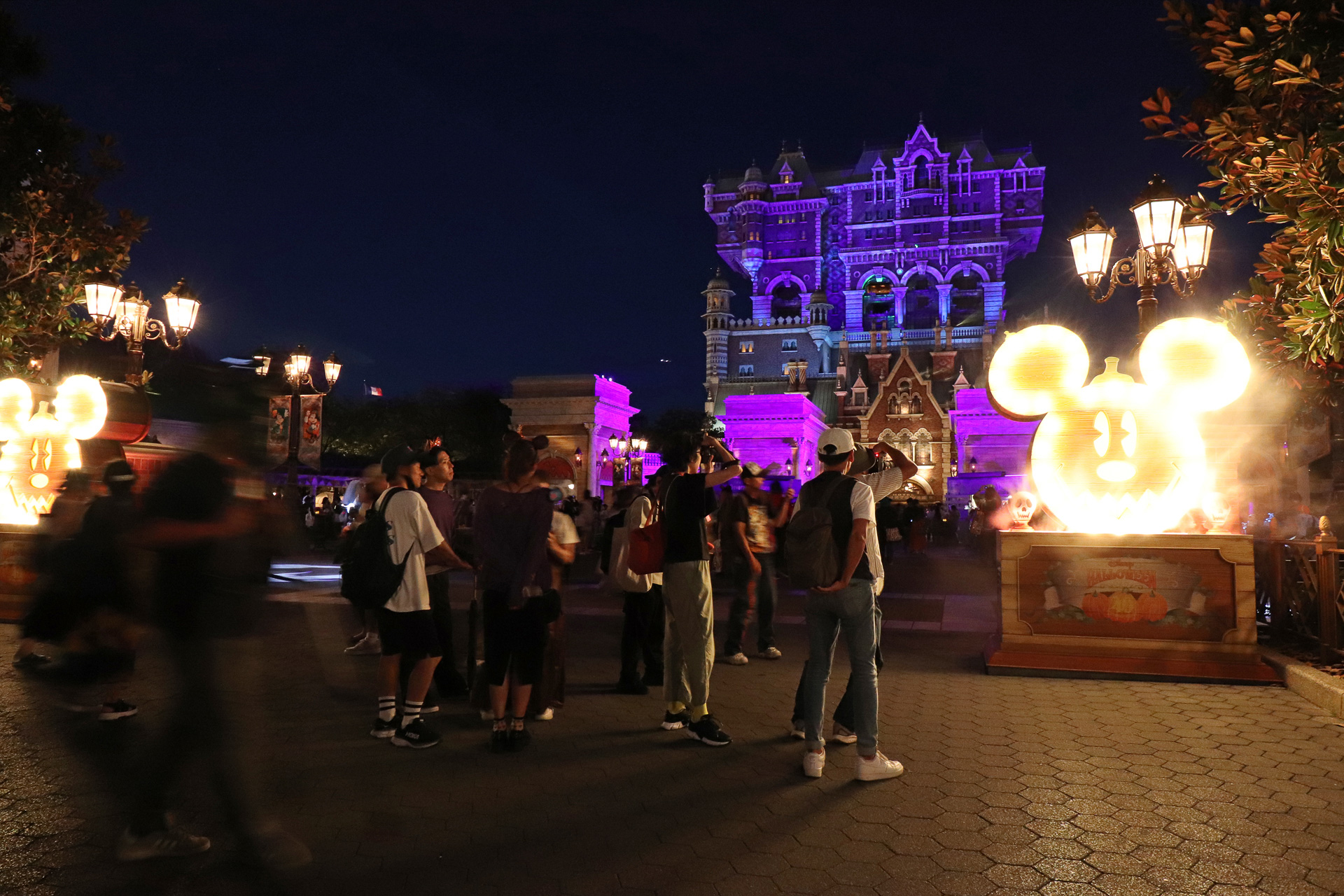 このライトからは、ふわふわとスモークが漂う瞬間もある