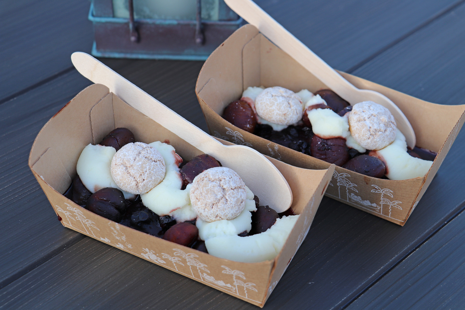 「ベイクドドルチェ（マロン＆カシス）」（1個900円）は濃厚な甘さのスイーツで、さわやかなドリンクとよく合う