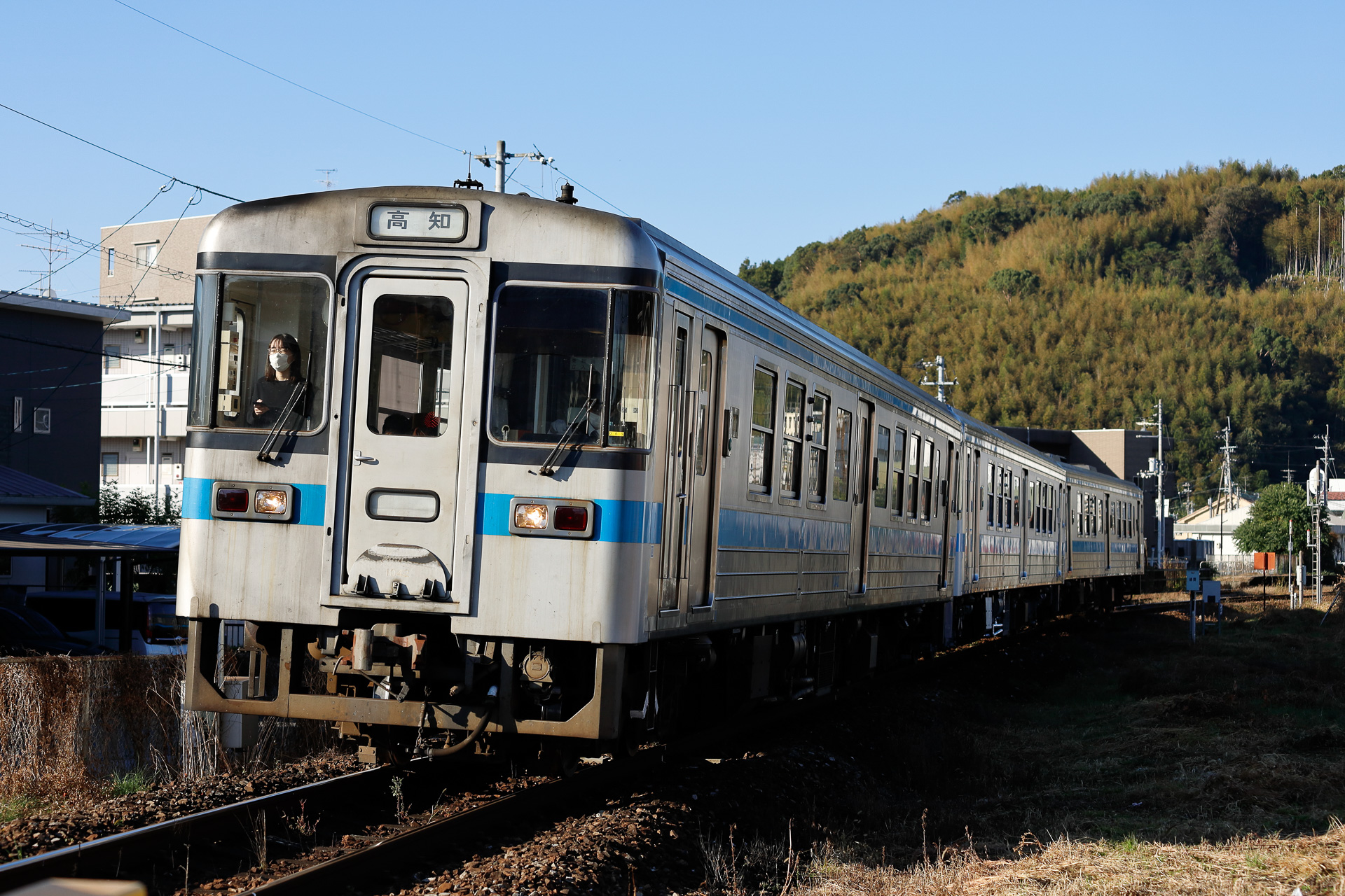 同じ1000系でも、車掌が乗務しているときには「ワンマン」の表示は出ない。まず、この辺からしてややこしい