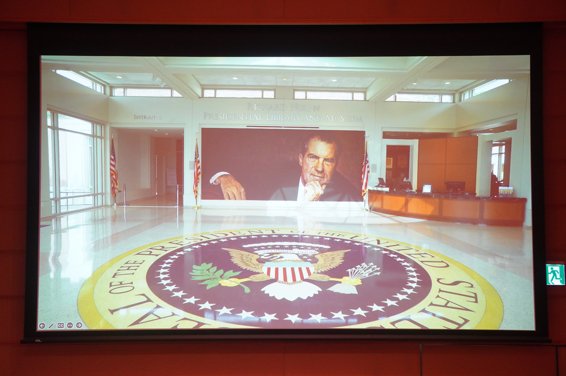 「リチャード・ニクソン・ライブラリー＆ミュージアム」は図書館ではなく、リチャード・ニクソン大統領の名を冠した文化交流施設