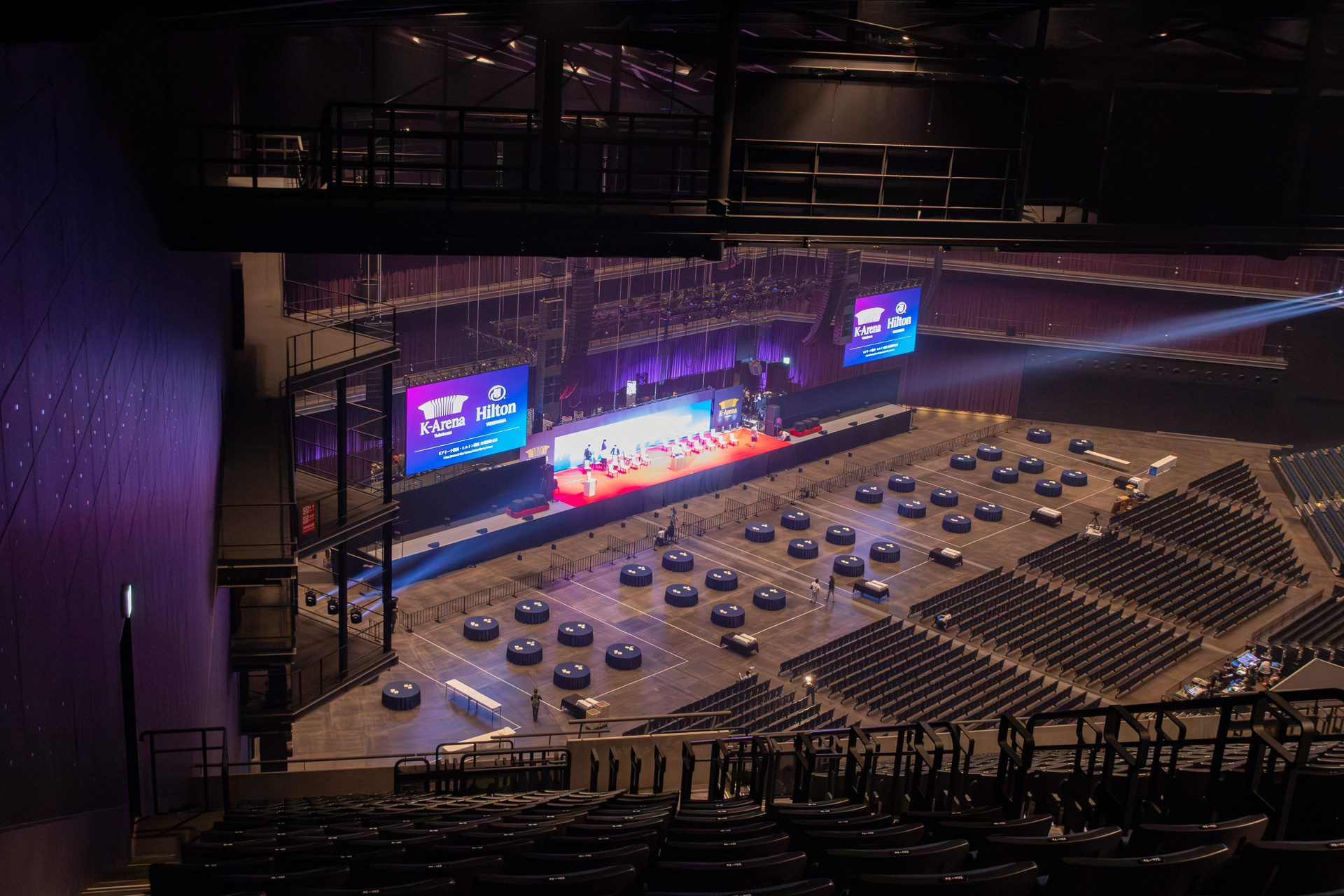 アッパースタンドの最後列左端から焦点距離44.8mmで撮影したもの