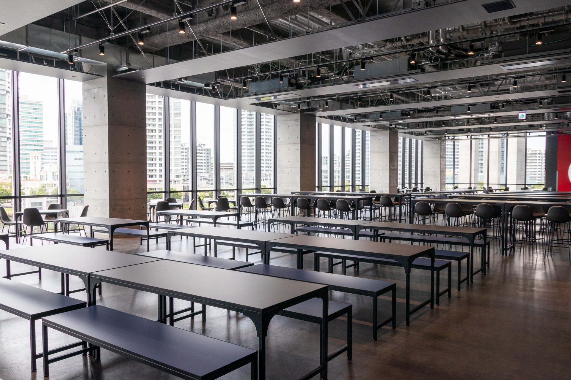 広々とした空間でゆっくり過ごせる「Lounge 5」