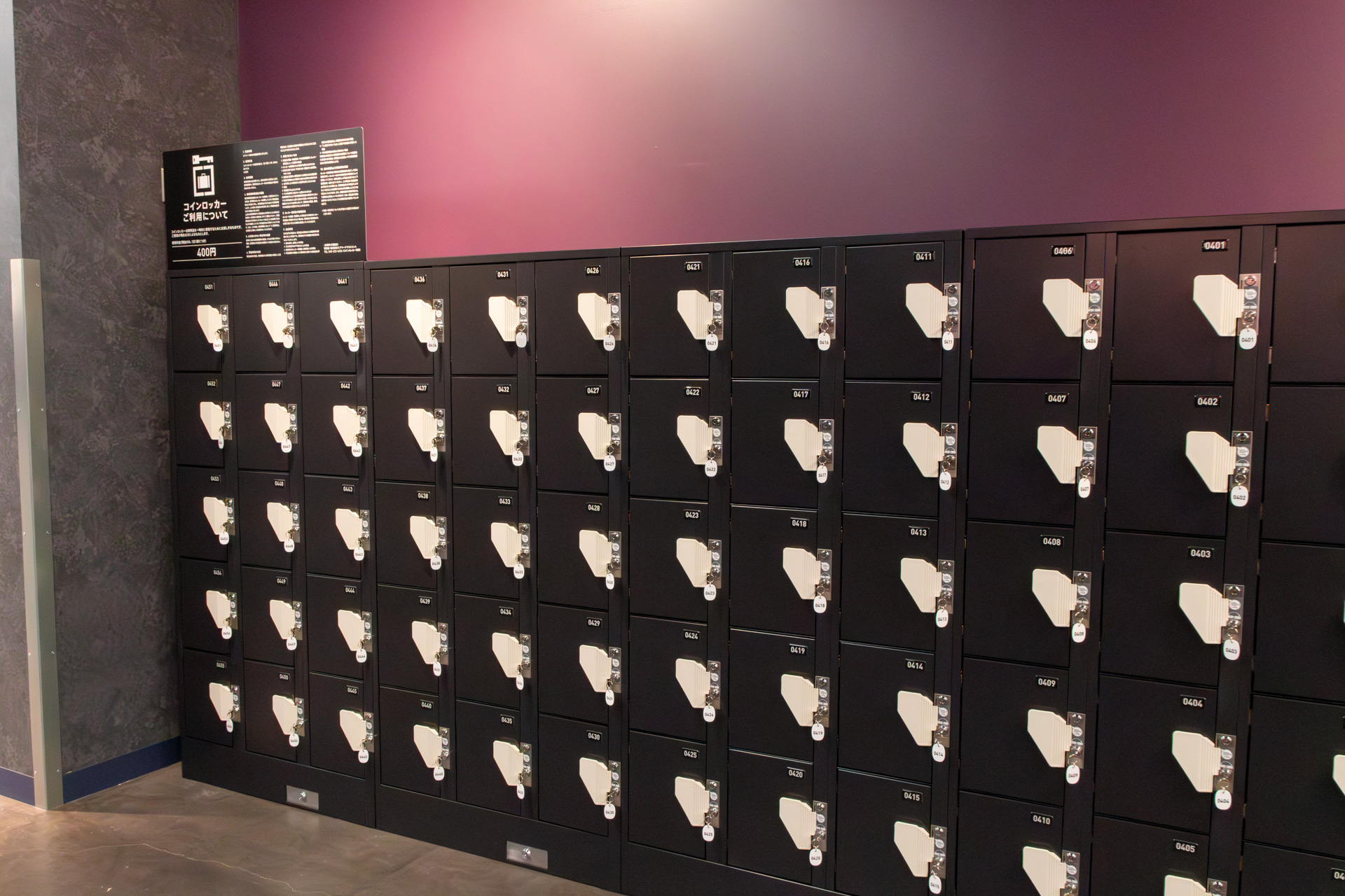 コインロッカーは多数用意されている