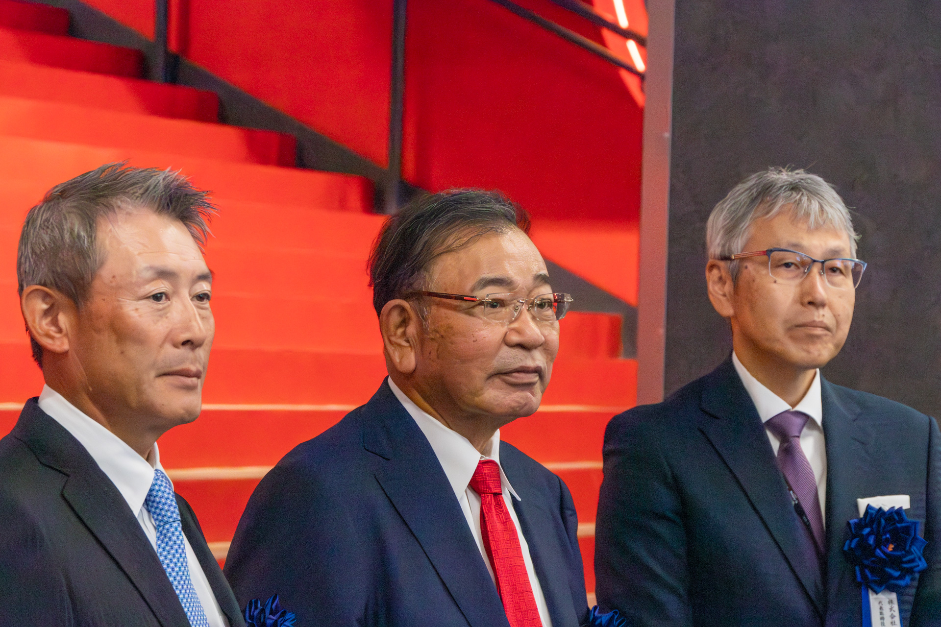 左から、株式会社ケン・コーポレーション 代表取締役社長 中川堅悟氏、株式会社ケン・コーポレーション 代表取締役会長 佐藤繁氏、株式会社Kアリーナマネジメント 代表取締役社長 田村剛氏