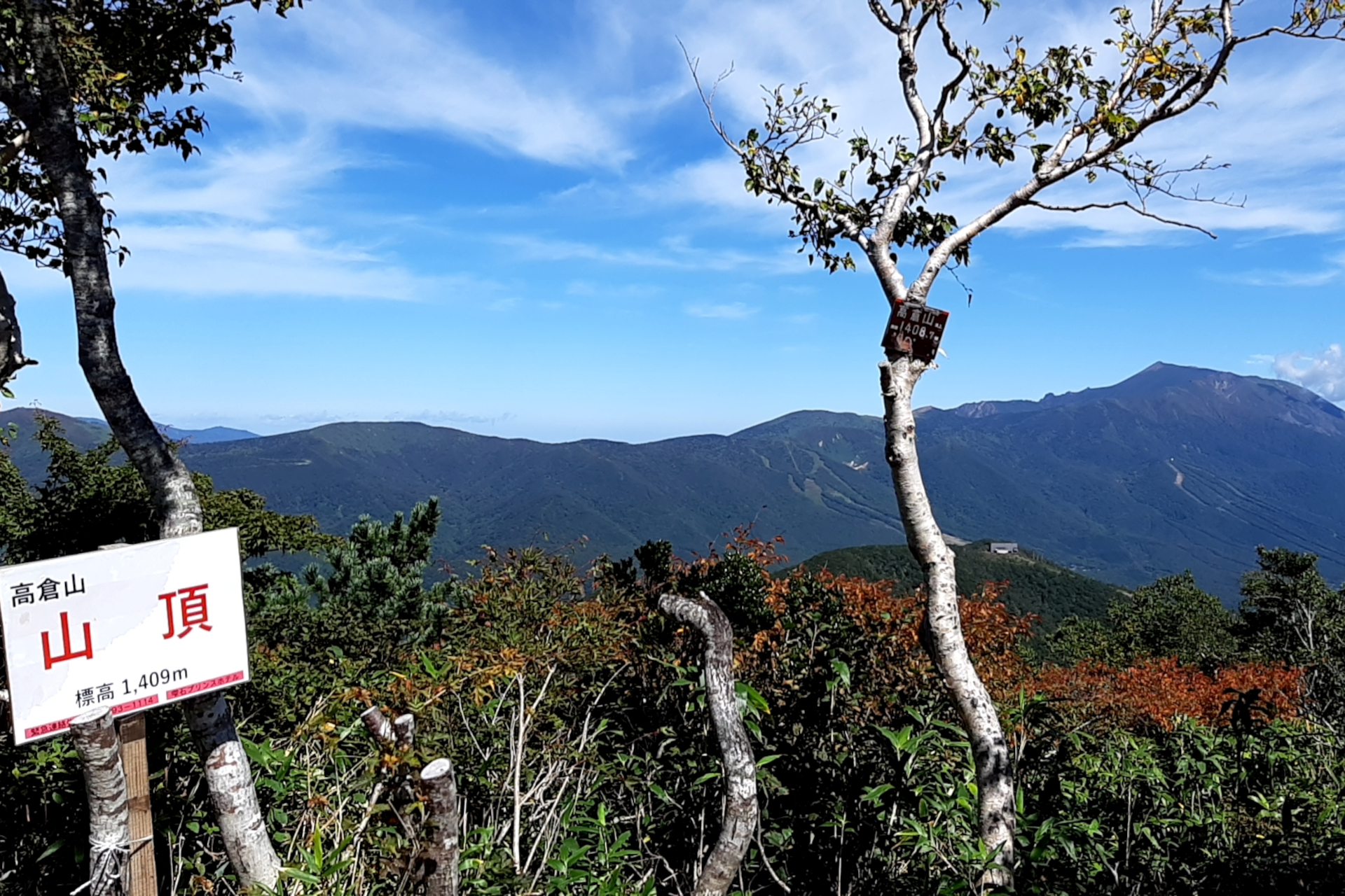 雫石紅葉ロープウェー山頂駅に到着後、そこからさらに高倉山山頂を目指すことも