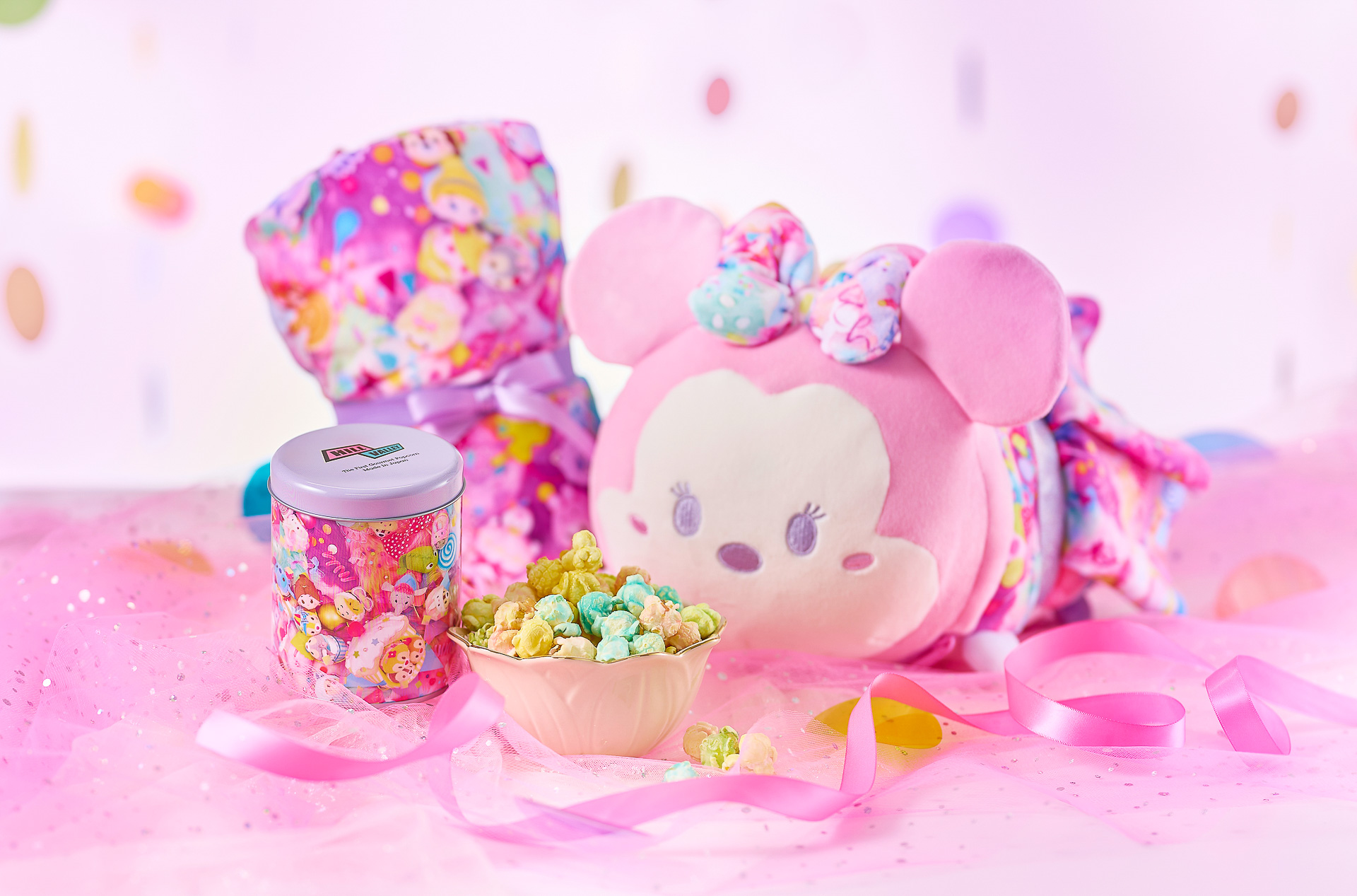 生活雑貨もKawaii尽くし。「ネックピロー」（3600円）や「ポップコーン」（1600円）なども用意