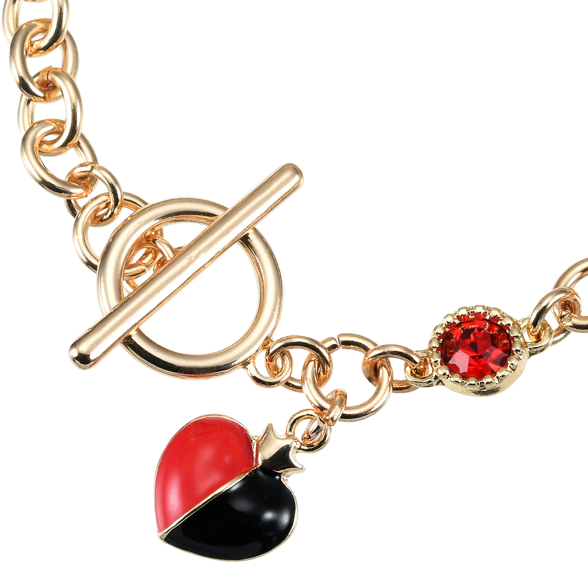 ゴールドチェーンにハートアイコンが揺れる