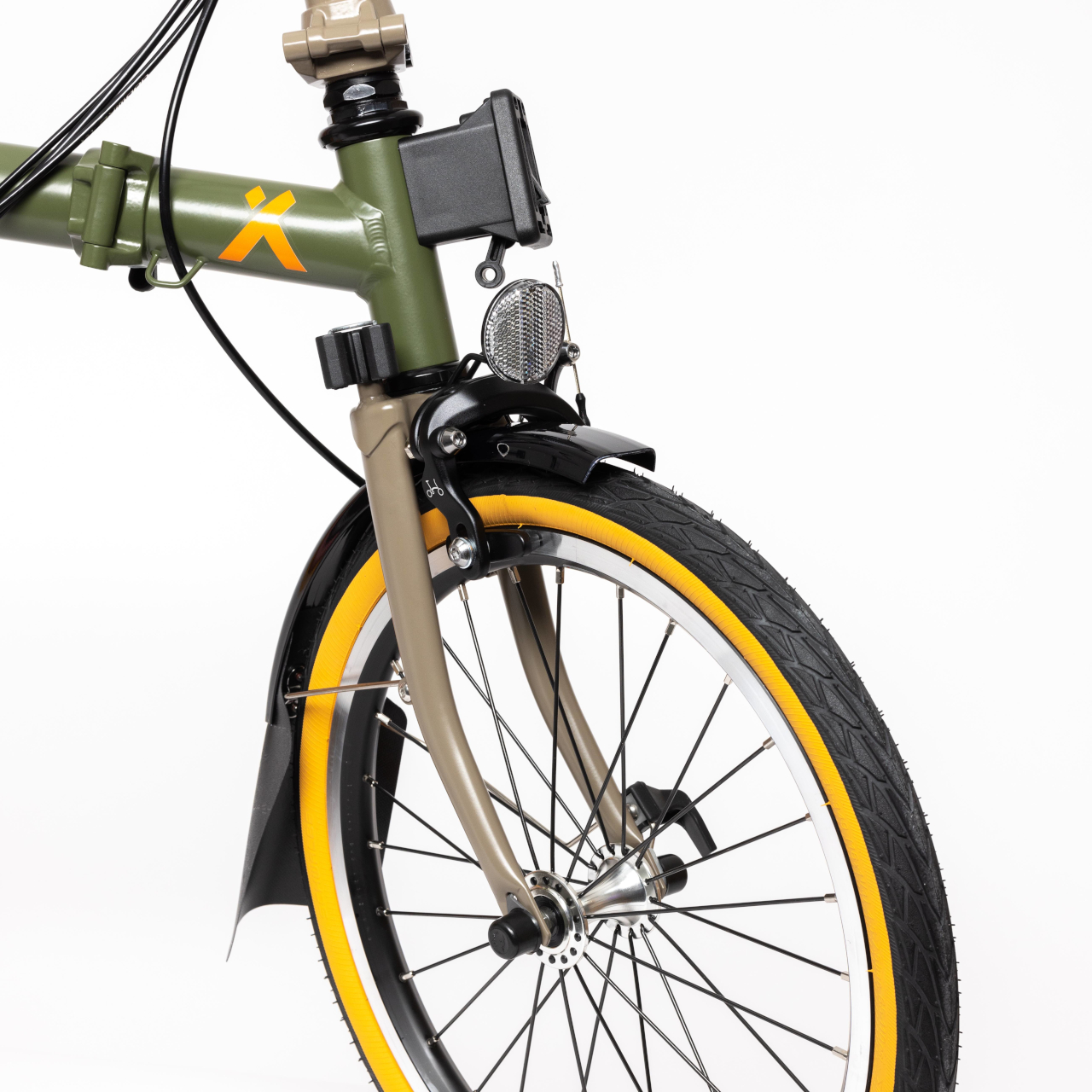 前後リフレクター、フロントキャリアブロック、マッドガードを搭載