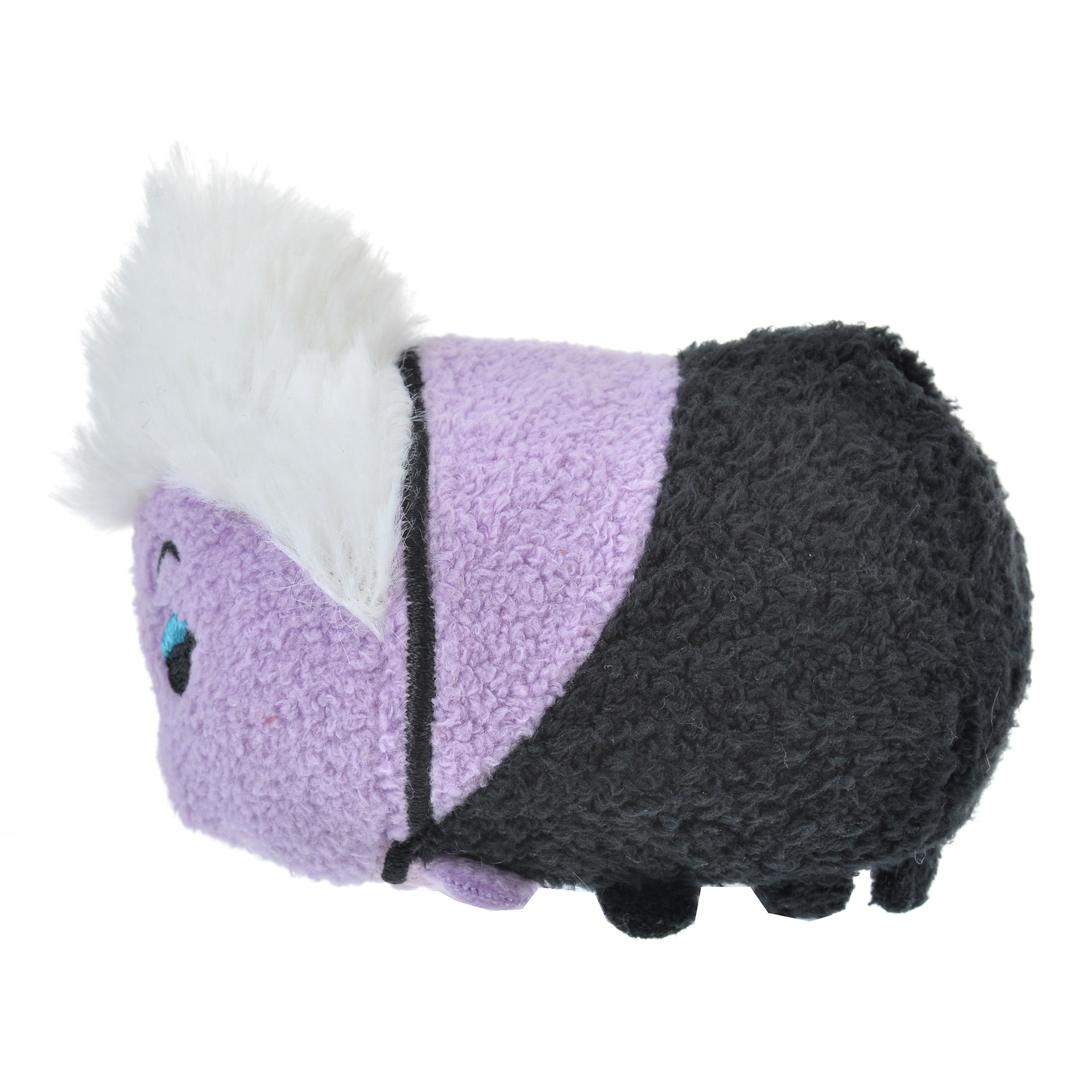 アースラーの髪型や衣装などをしっかりとらえている