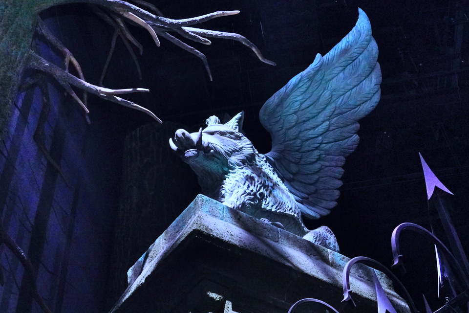 ハリポタツアー初公開エリア「禁じられた森」。不気味な闇のなかに突然