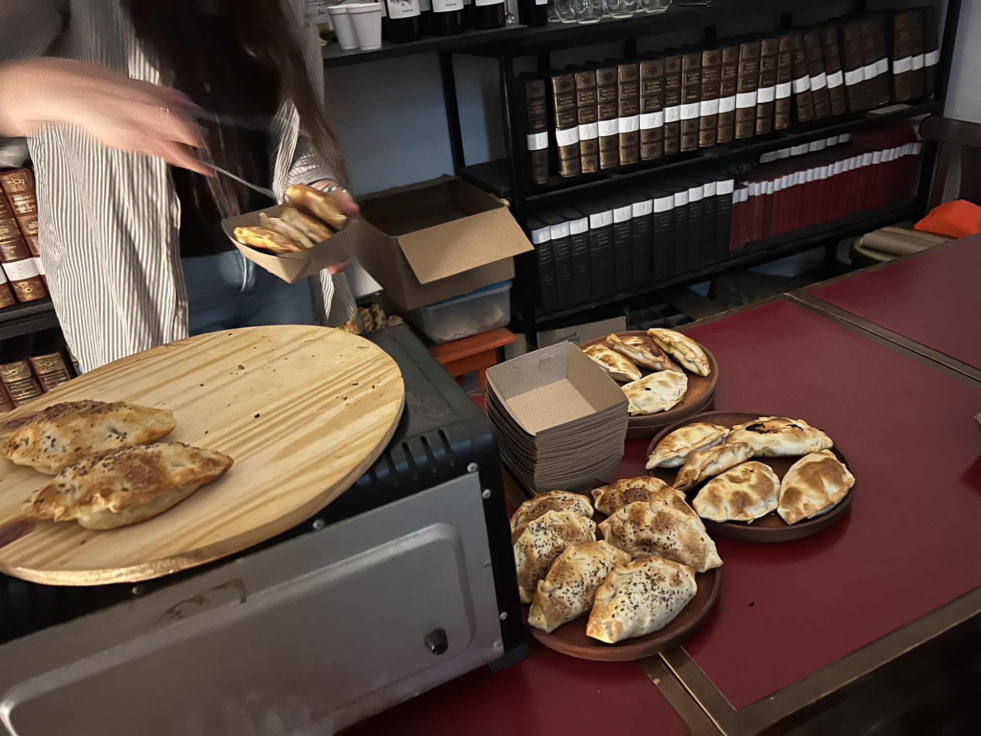 ライブの日はお酒や軽食の販売も