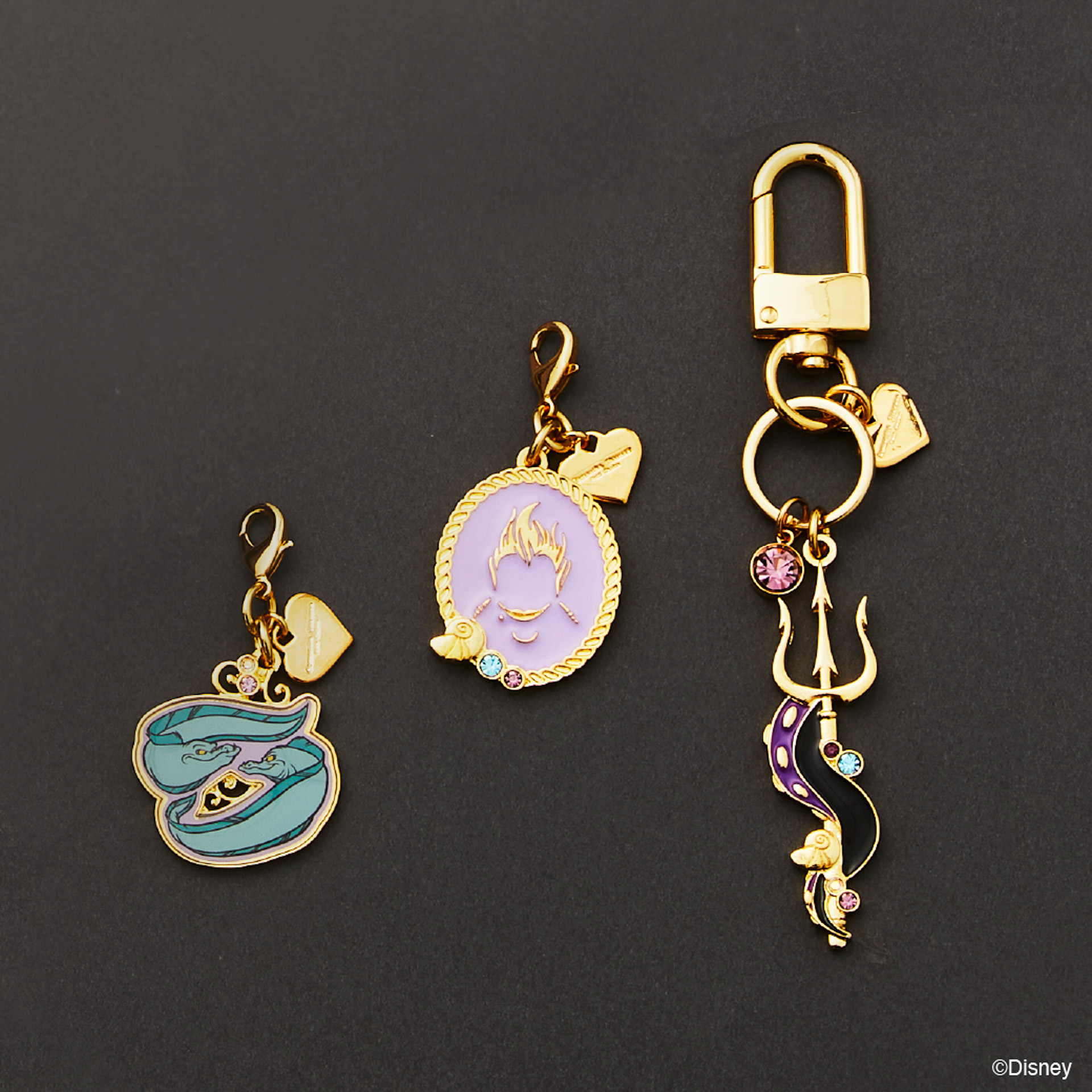 「キーリング」（6050円）と「ファスナーチャーム」（4400円）