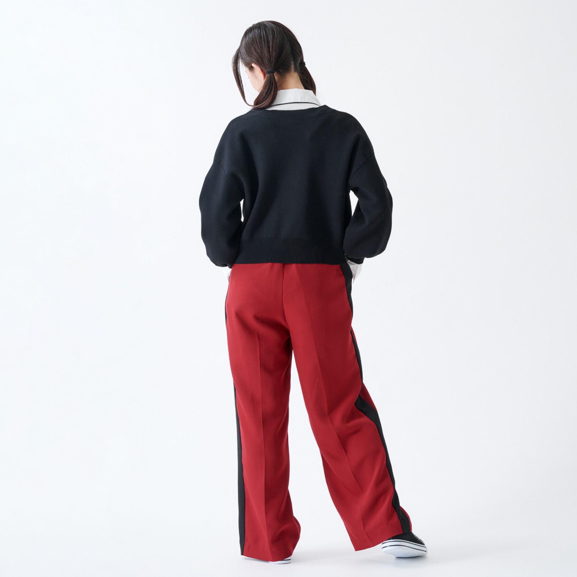 短めジェケットは脚長効果も