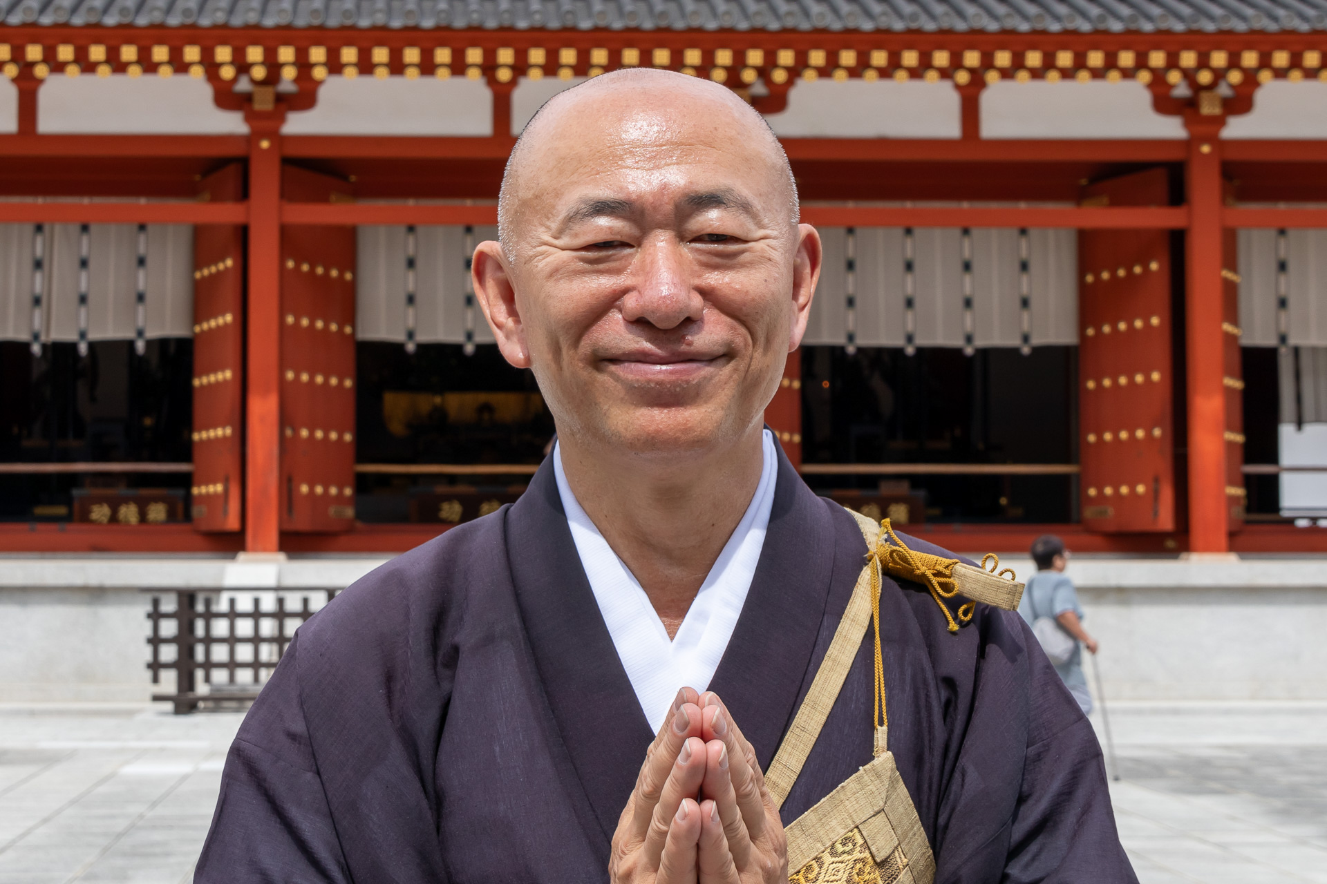 取材陣に分かりやすく説明してくれた生駒基達 副住職