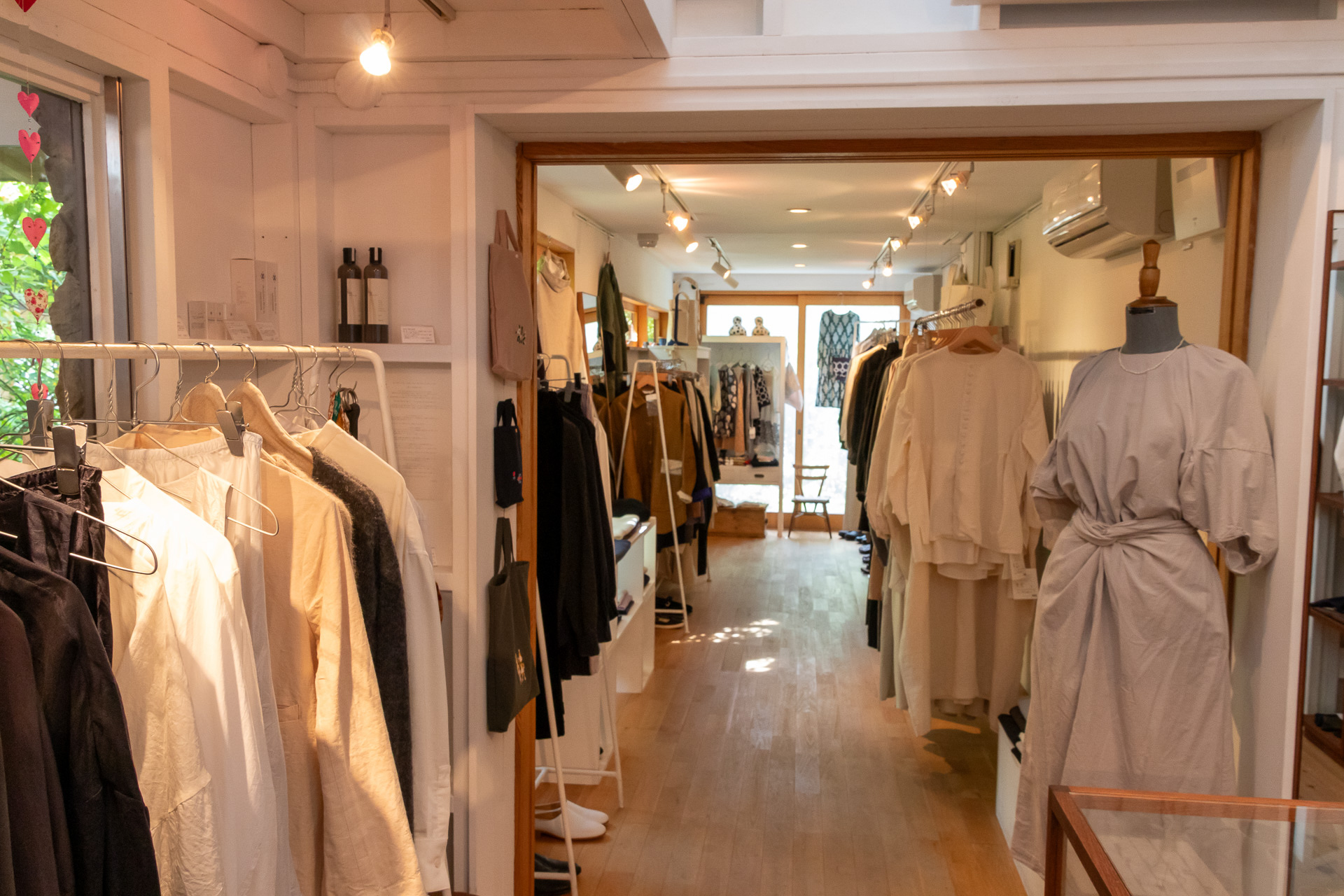 「NOiX La Soeur」では大人の女性に似合うブランドを取り扱っている