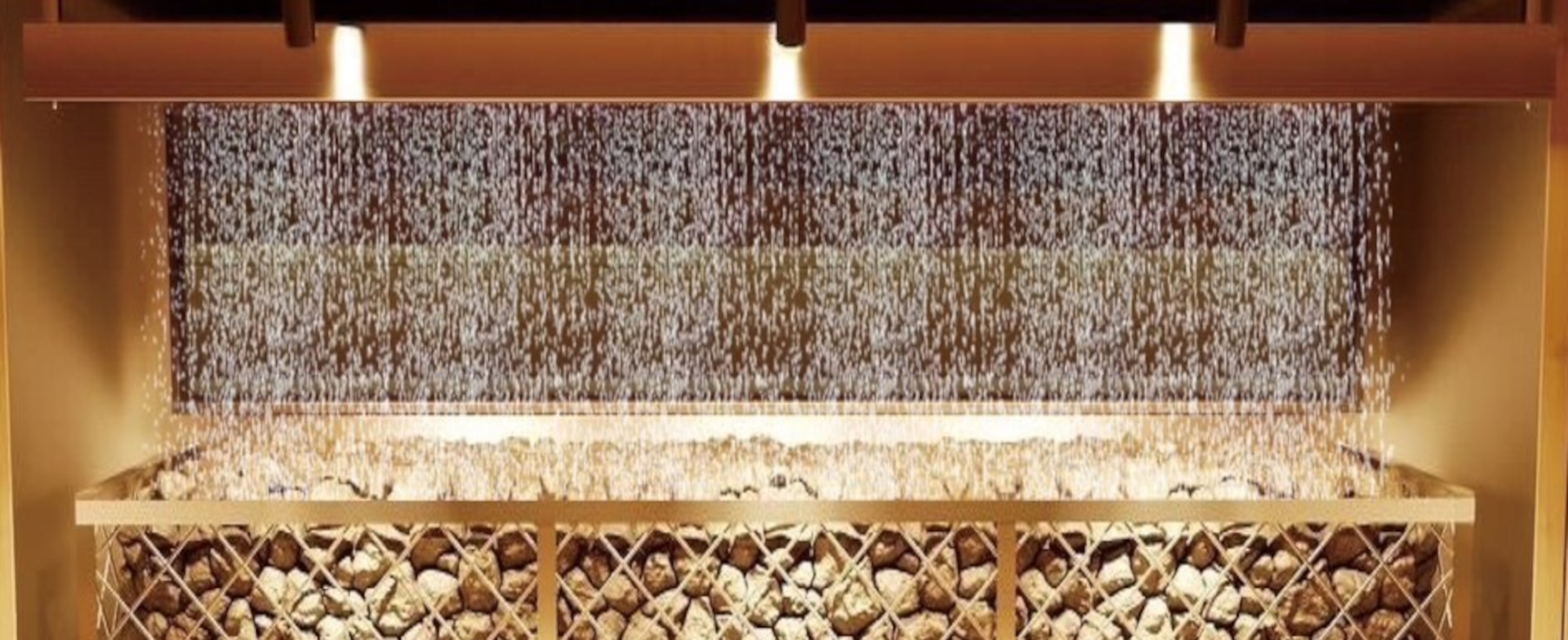 大量の水で一気に蒸し上げる「ナイアガラロウリュ」