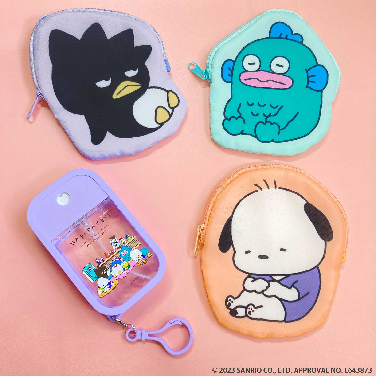 「ダイカットポーチ」（各429円）と「スプレーボトル」（429円）