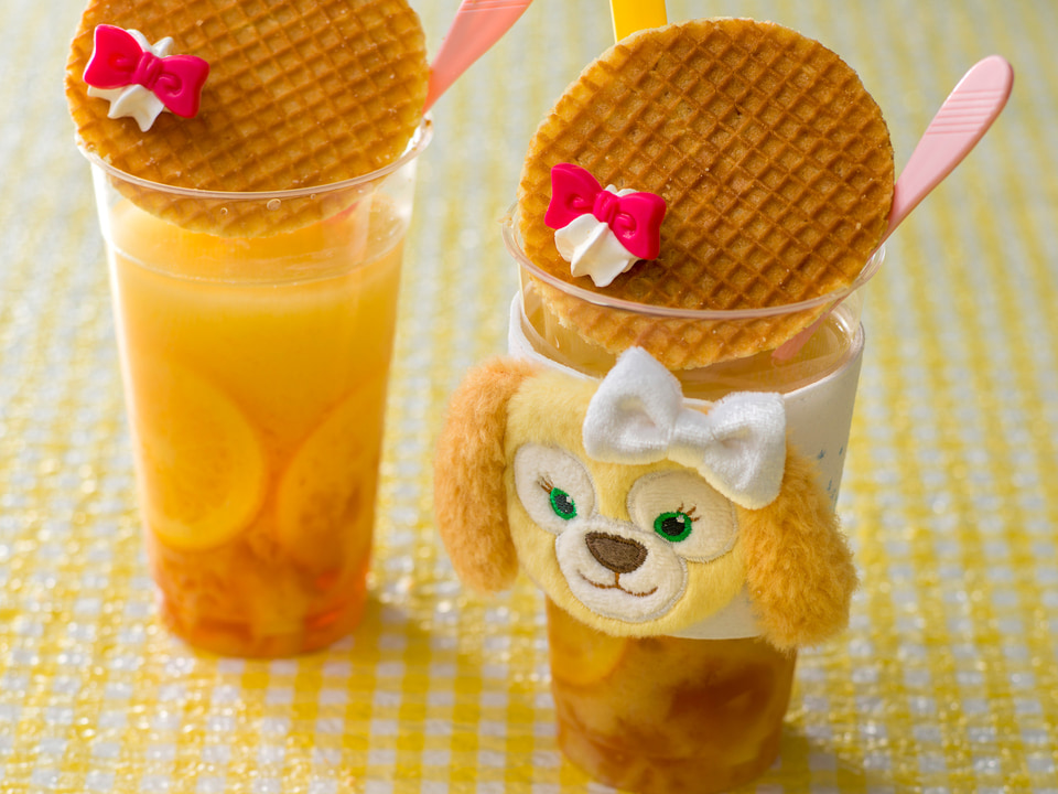 ダッフィーとクッキー・アンの思い出のワッフルがちょこん。「オレンジ