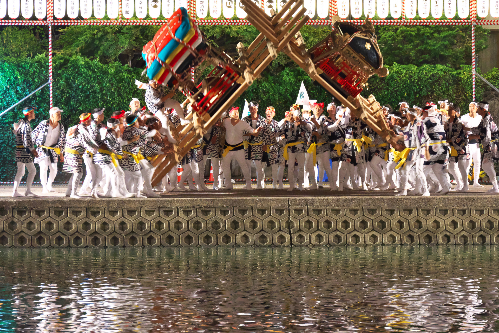 トンテントン祭り 川落しの様子