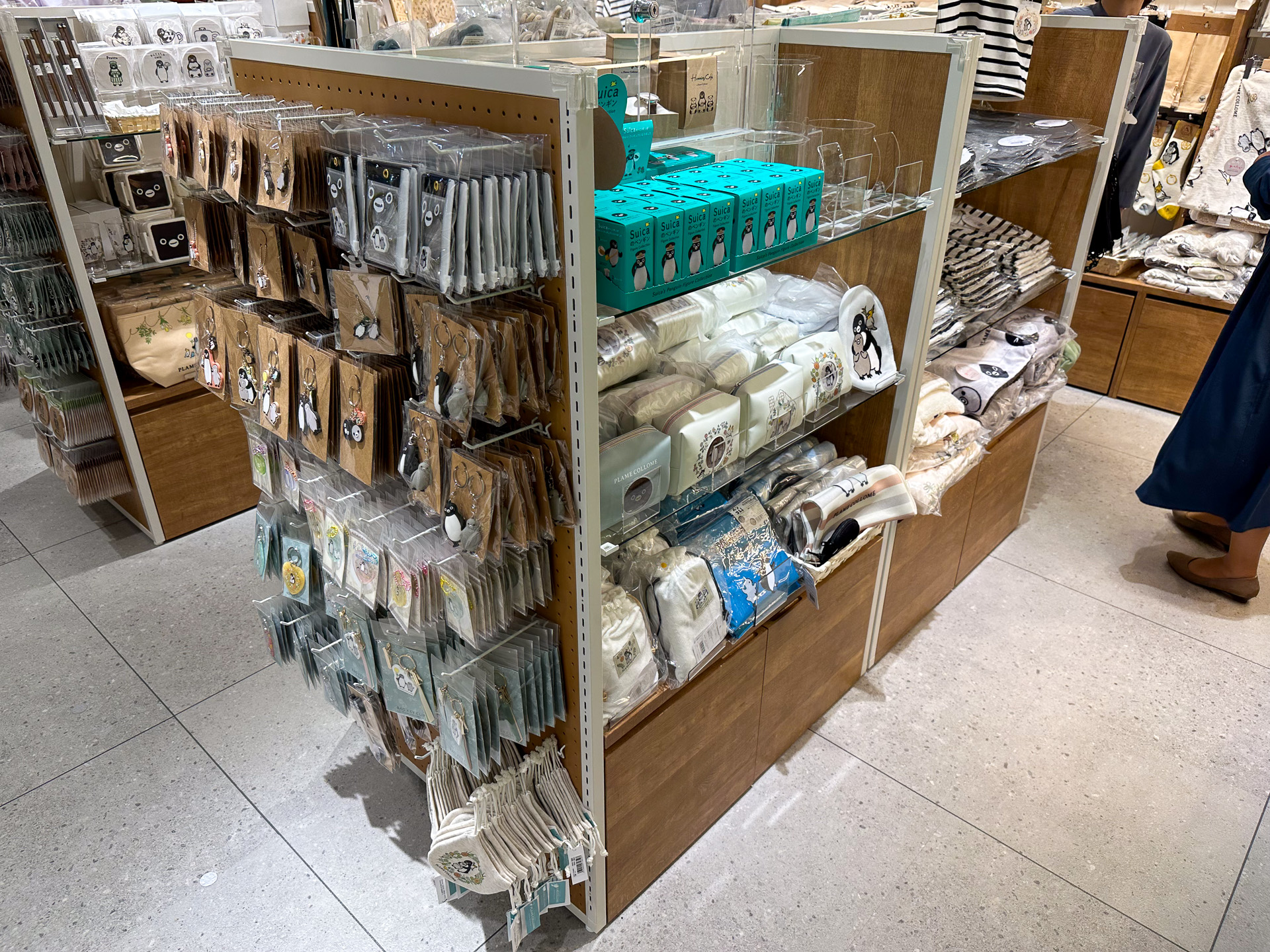 Penstaグッズエリアの商品棚のすべて