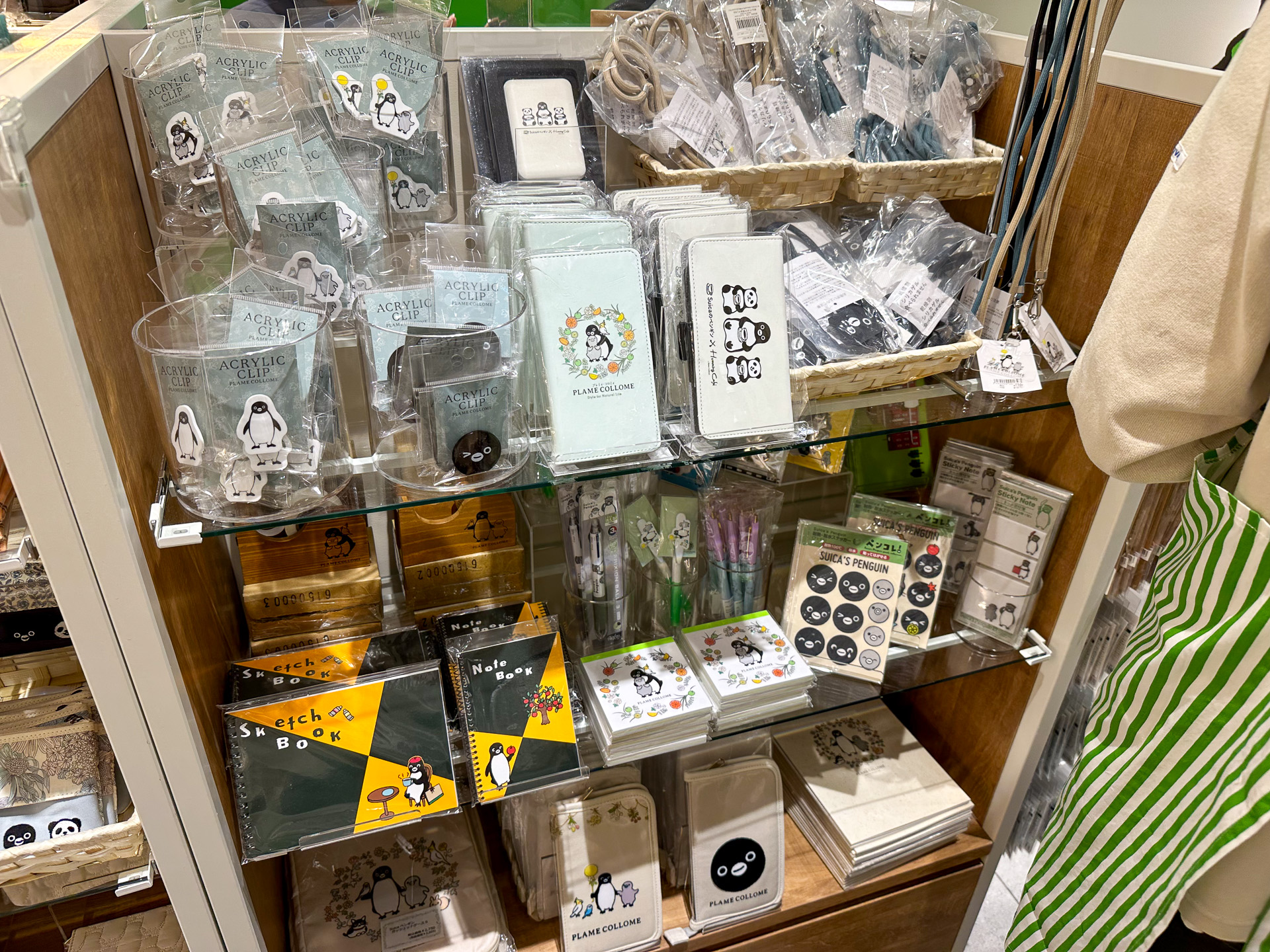 Penstaグッズエリアの商品棚のすべて