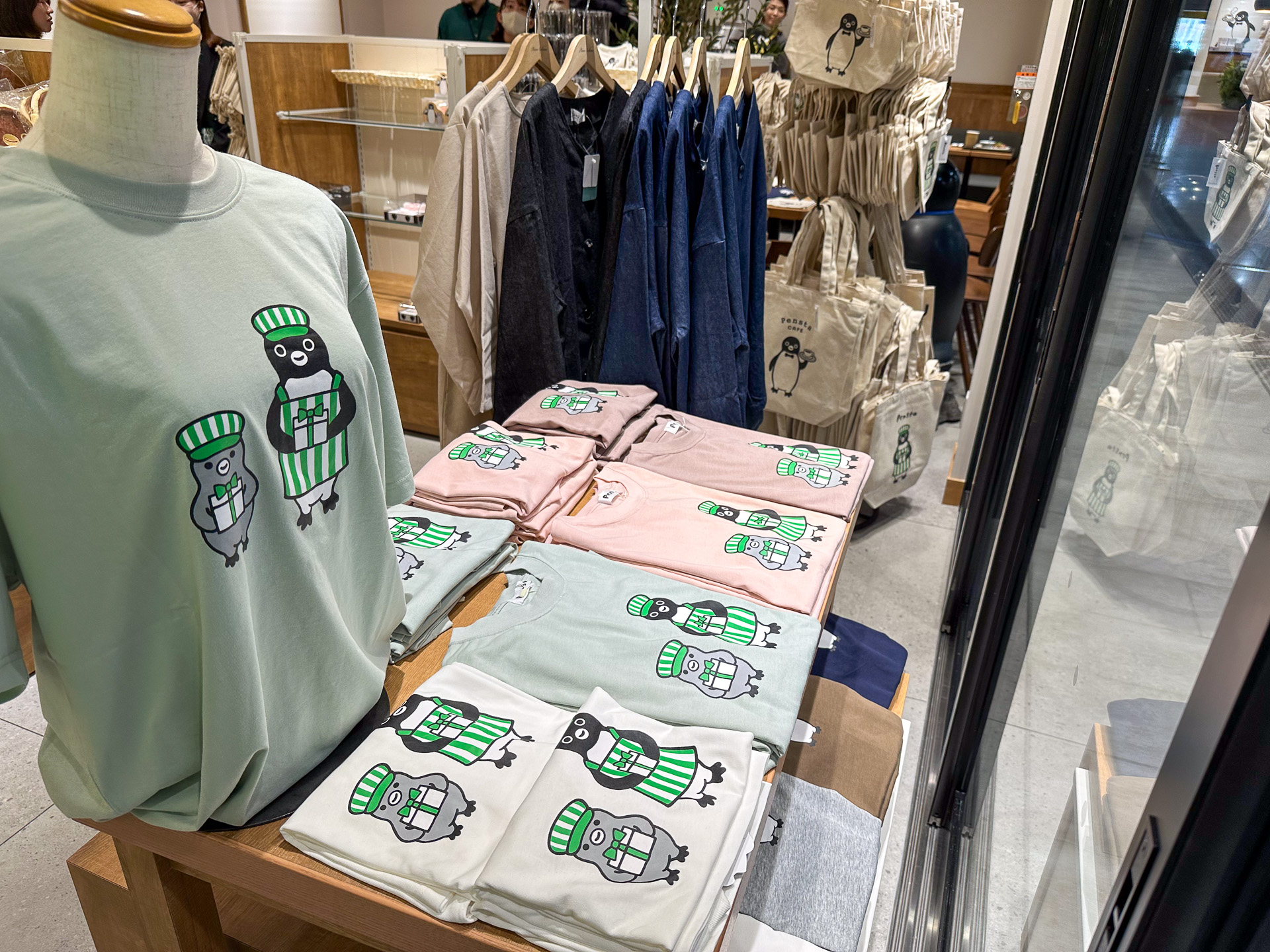 Penstaグッズエリアの商品棚のすべて