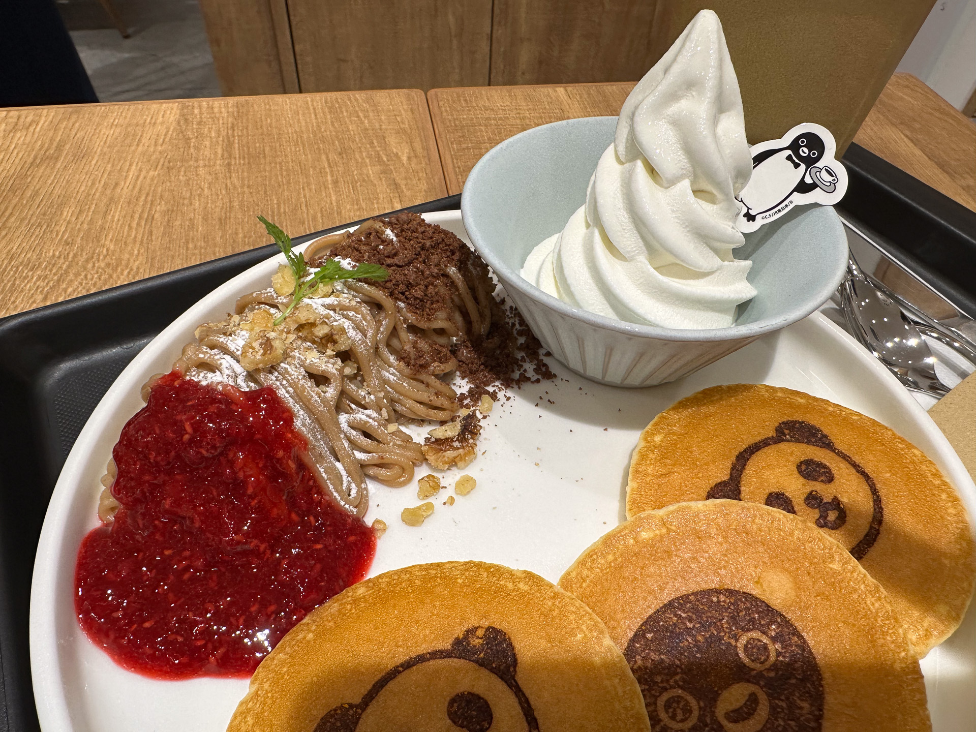 バニラアイス、モンブラン、ベリーソース