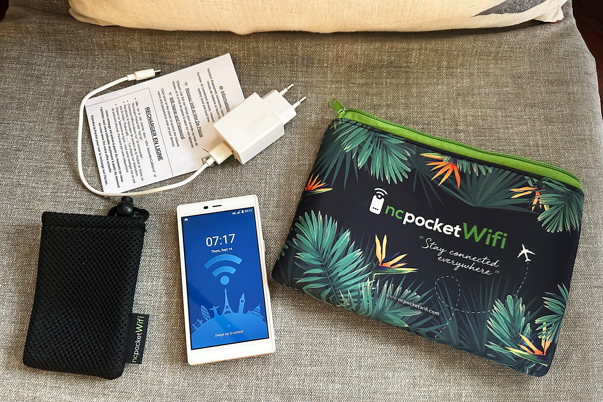 内容物。電源オンにしてWi-Fiのパスワードをスマホに入力したら即開通しました