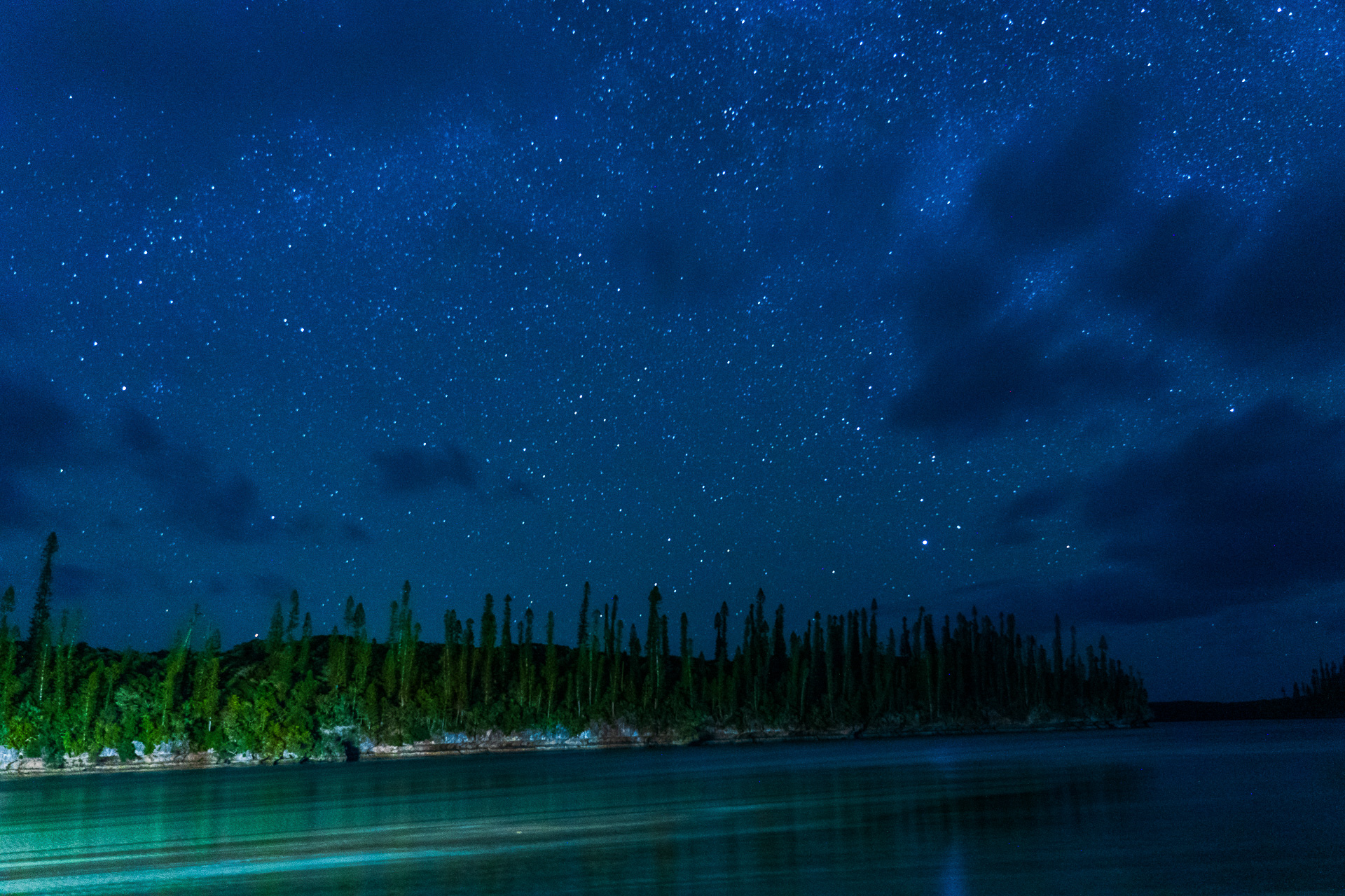 ビーチづたいにバンガローへ。イルデパンは星空もすごかったです